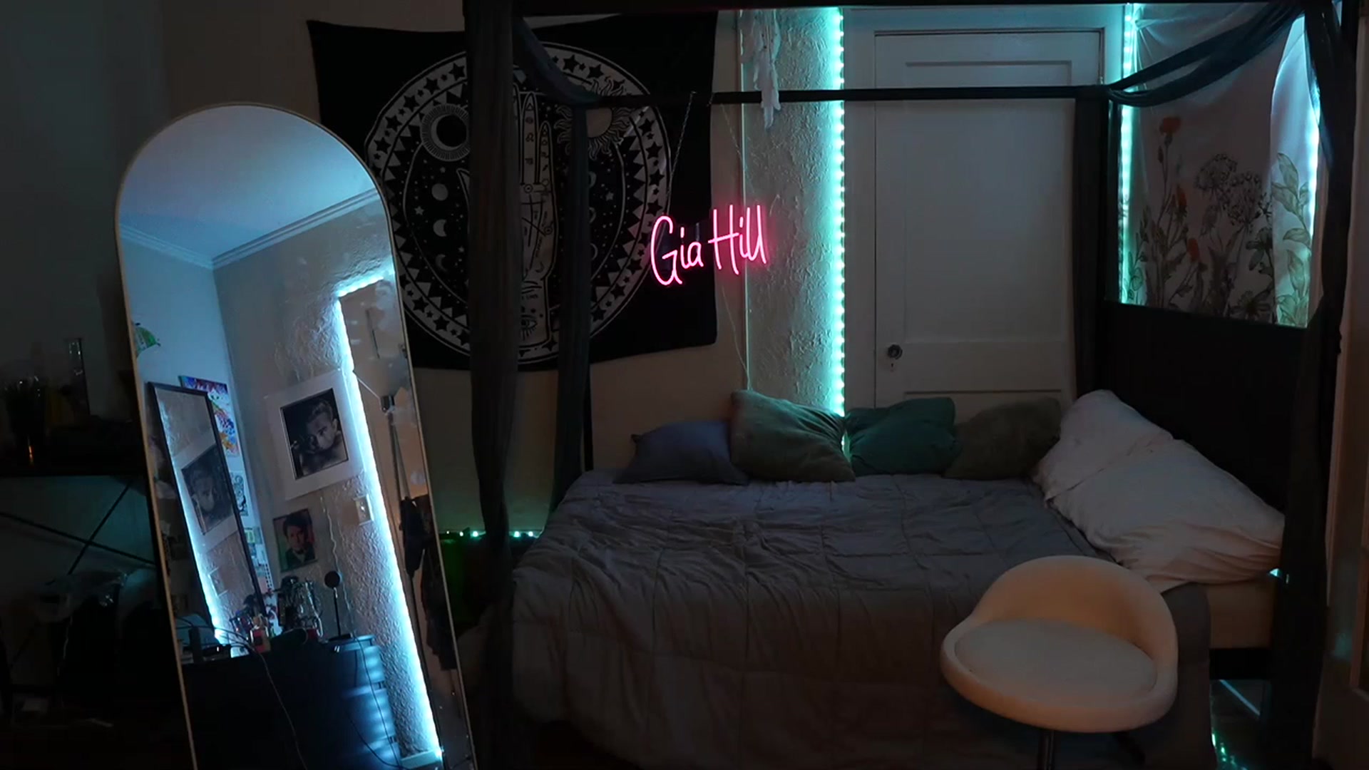 Gallery image thumbnail from Gia_Hill's myfreecams stream on, 06/13/2023, 03:44 image 11 of 20