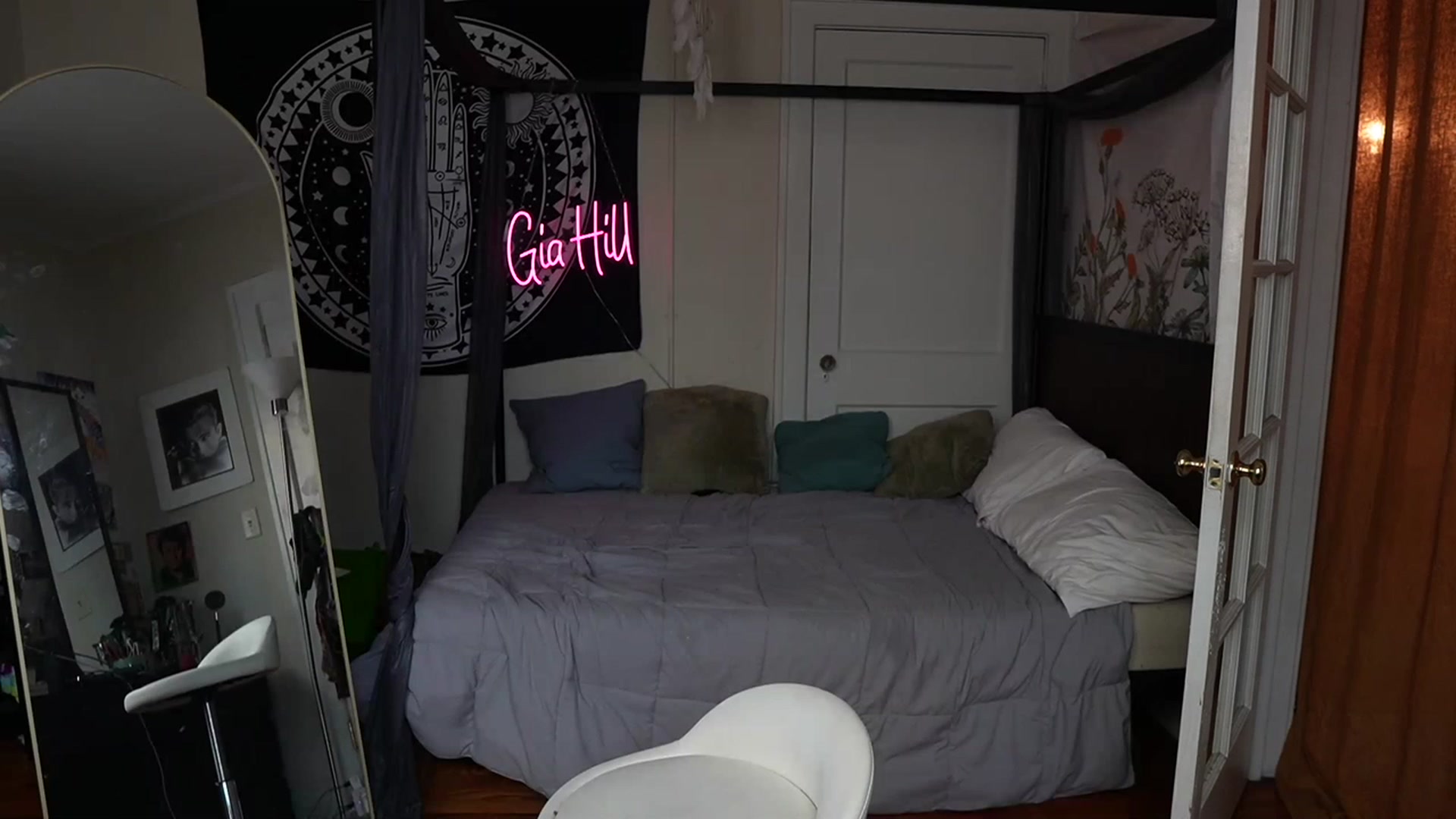 Gallery image thumbnail from Gia_Hill's myfreecams stream on, 06/13/2023, 22:32 image 2 of 20