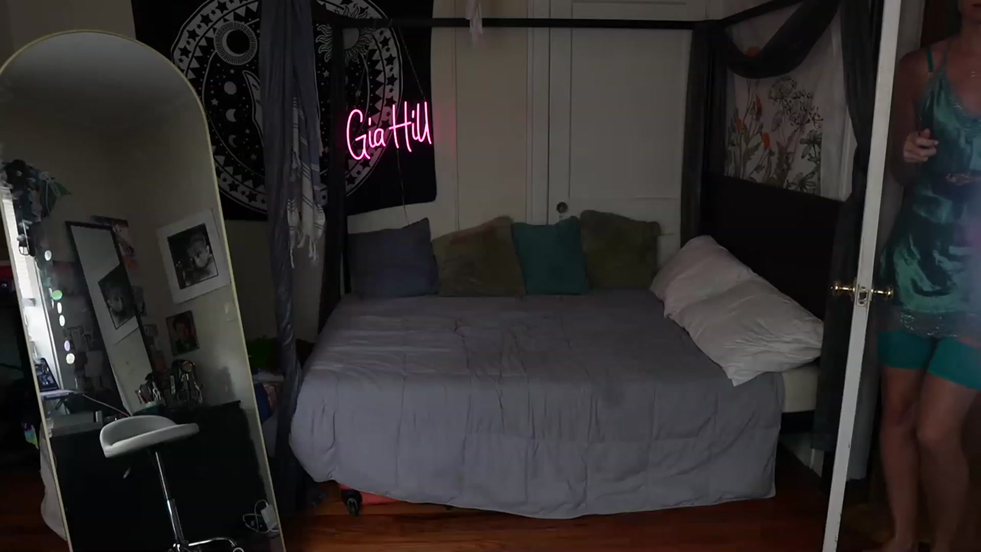 Gallery image thumbnail from Gia_Hill's myfreecams stream on, 06/14/2023, 22:31 image 3 of 20