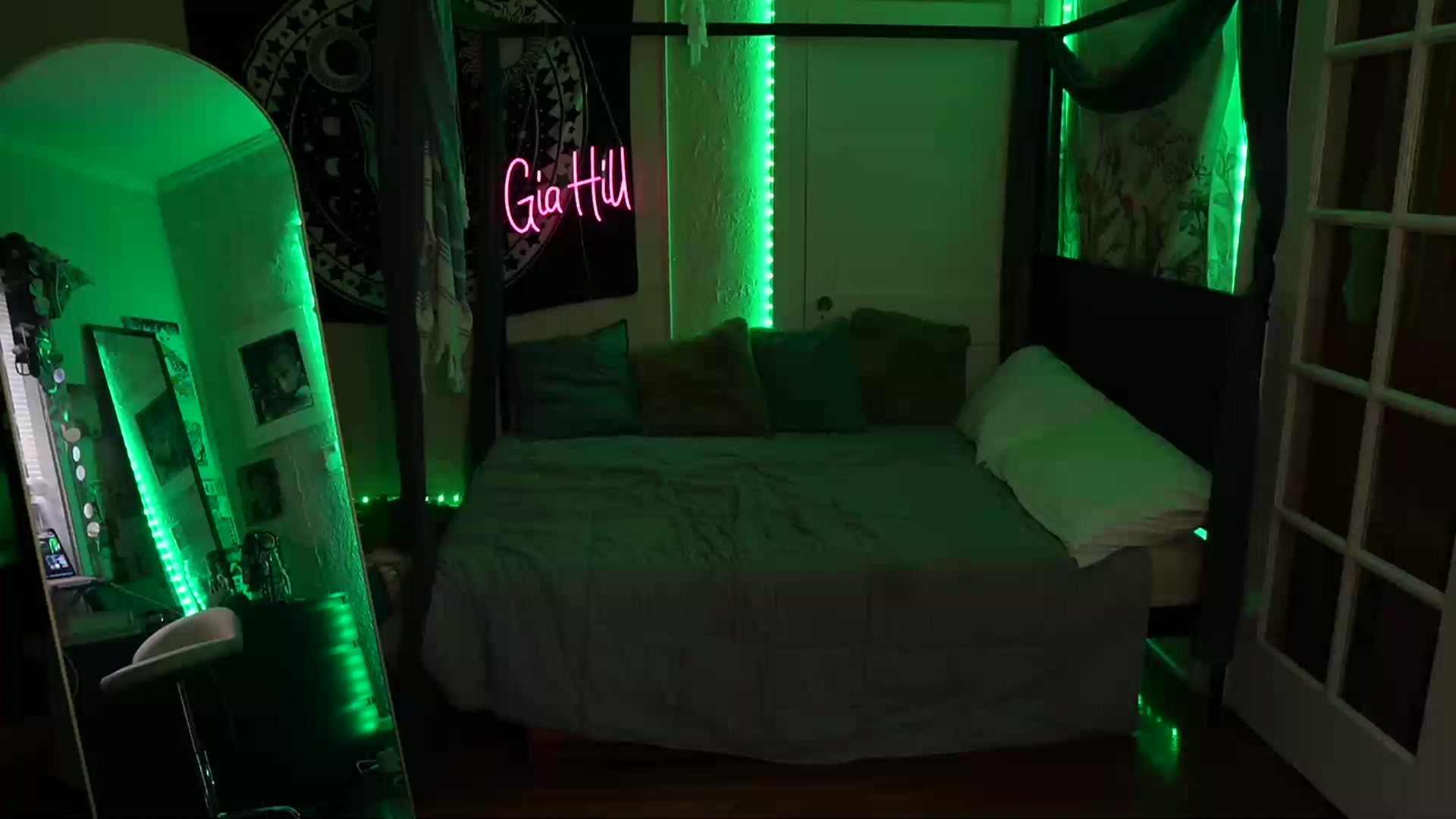 Gallery image thumbnail from Gia_Hill's myfreecams stream on, 06/14/2023, 23:18 image 7 of 20