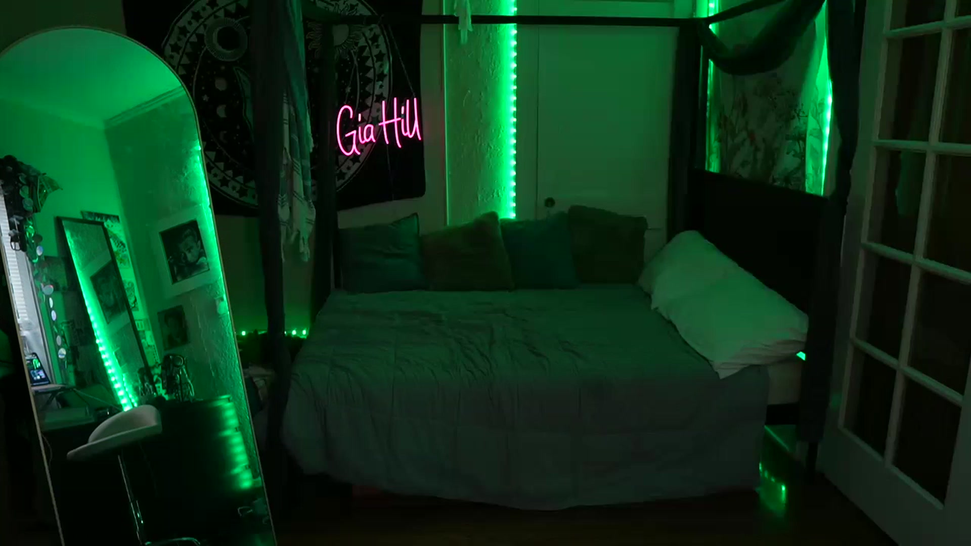 Gallery image thumbnail from Gia_Hill's myfreecams stream on, 06/14/2023, 23:18 image 3 of 20