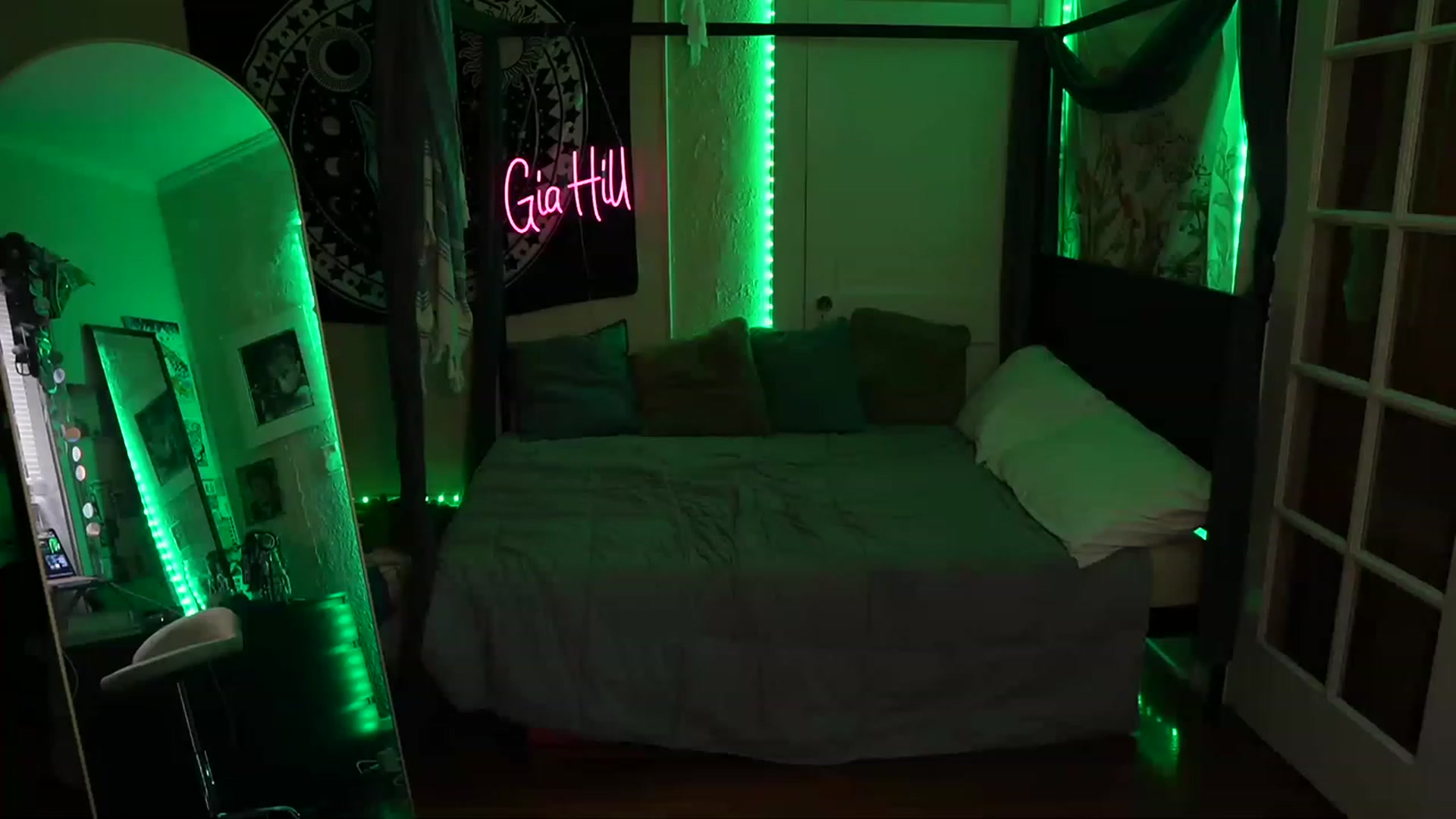Gallery image thumbnail from Gia_Hill's myfreecams stream on, 06/14/2023, 23:18 image 4 of 20