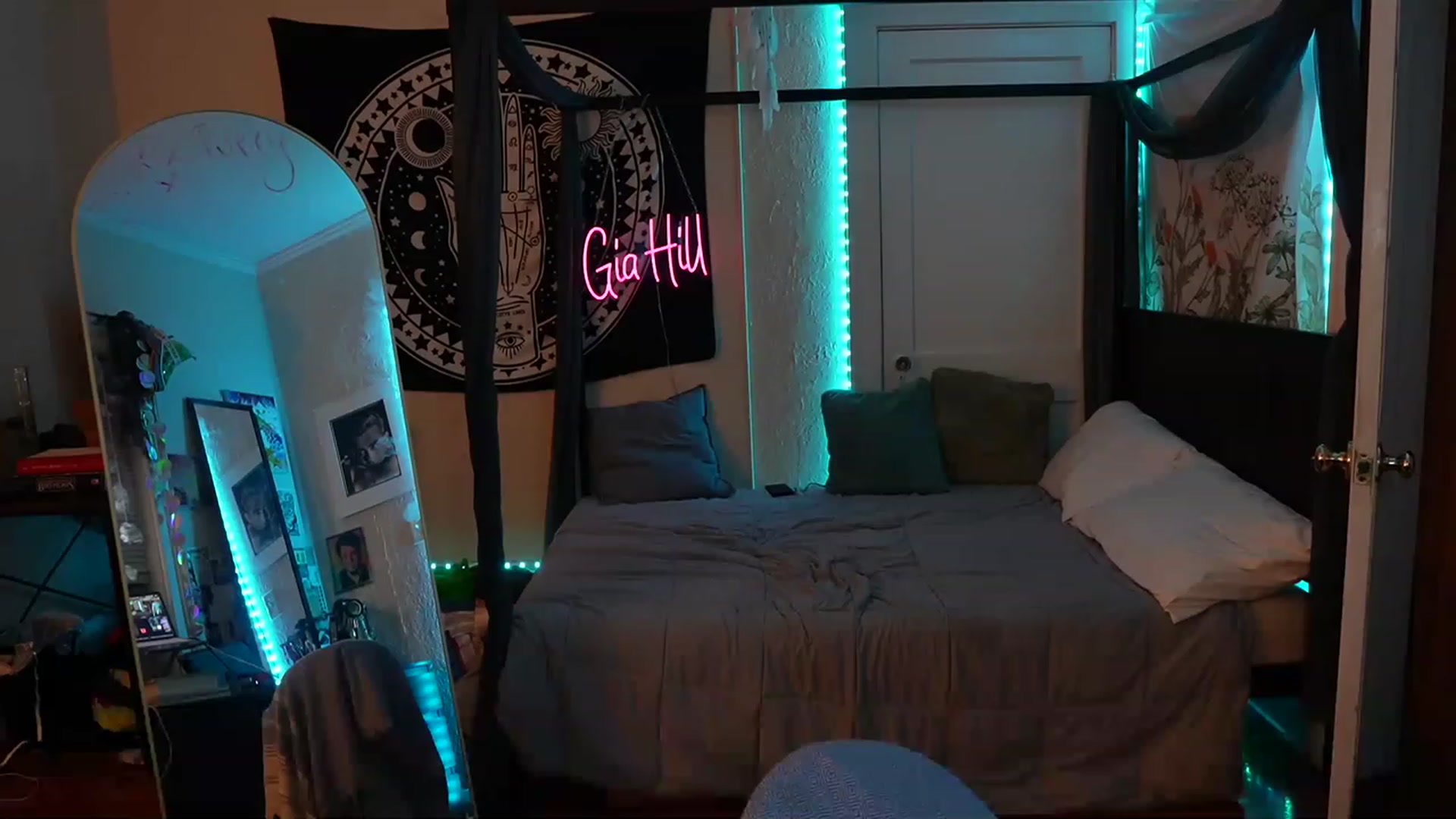 Gallery image thumbnail from Gia_Hill's myfreecams stream on, 06/15/2023, 01:27 image 15 of 20