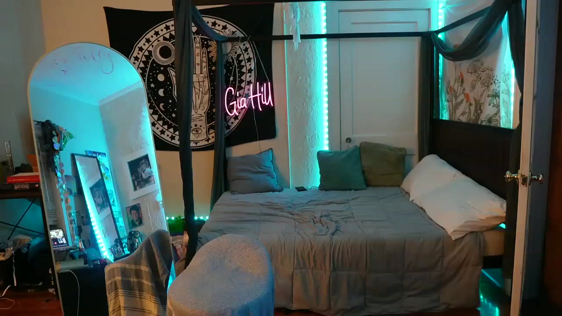 Gallery image thumbnail from Gia_Hill's myfreecams stream on, 06/15/2023, 02:51 image 7 of 20