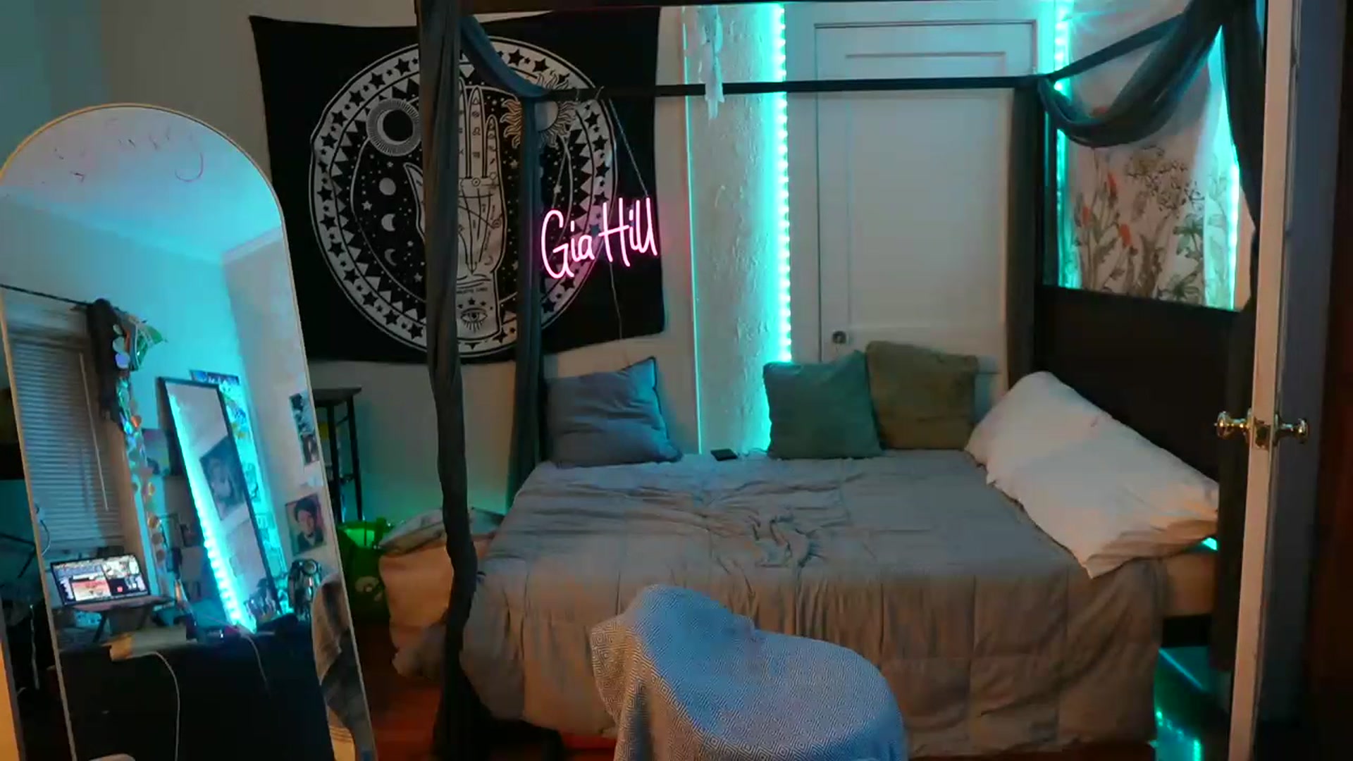 Gallery image thumbnail from Gia_Hill's myfreecams stream on, 06/15/2023, 02:51 image 11 of 20