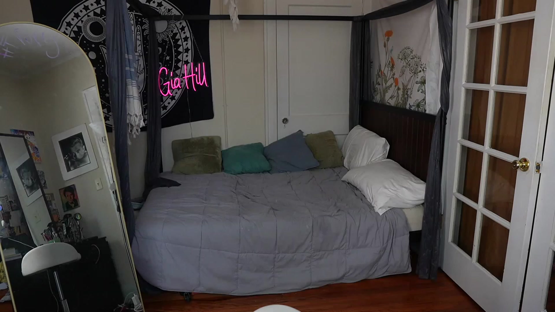 Gallery image thumbnail from Gia_Hill's myfreecams stream on, 06/15/2023, 21:04 image 10 of 20