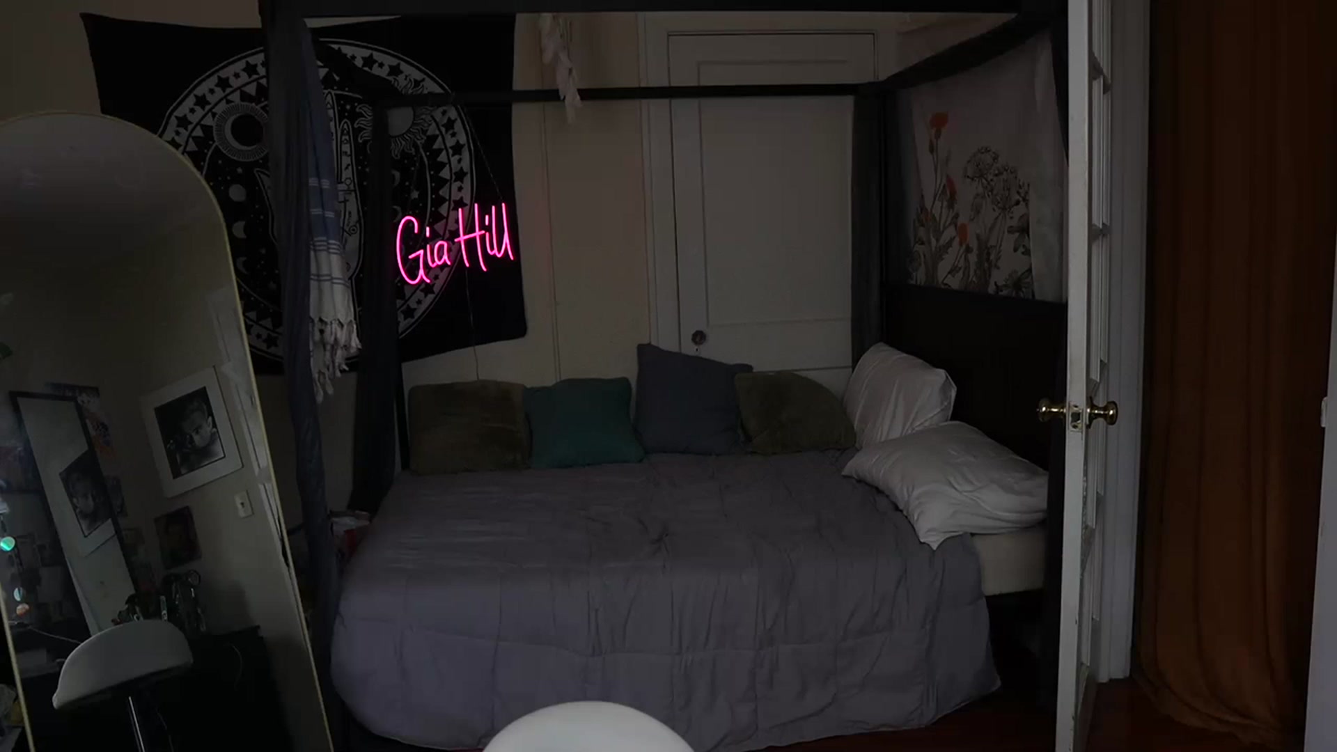 Gallery image thumbnail from Gia_Hill's myfreecams stream on, 06/16/2023, 23:04 image 9 of 20