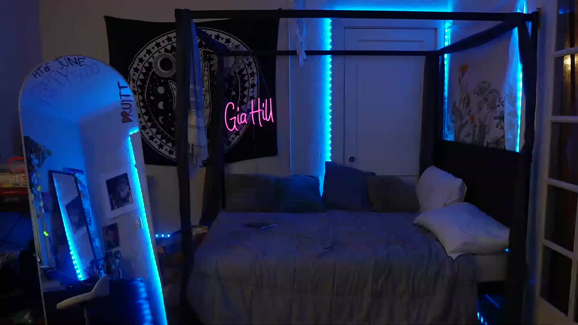 Gallery image thumbnail from Gia_Hill's myfreecams stream on, 06/17/2023, 24:20 image 16 of 20