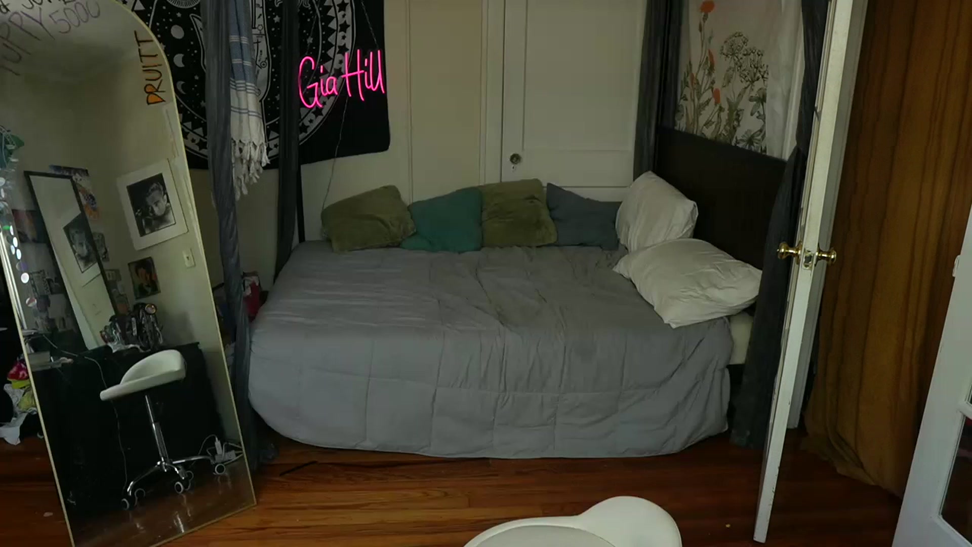 Gallery image thumbnail from Gia_Hill's myfreecams stream on, 06/17/2023, 16:58 image 3 of 20
