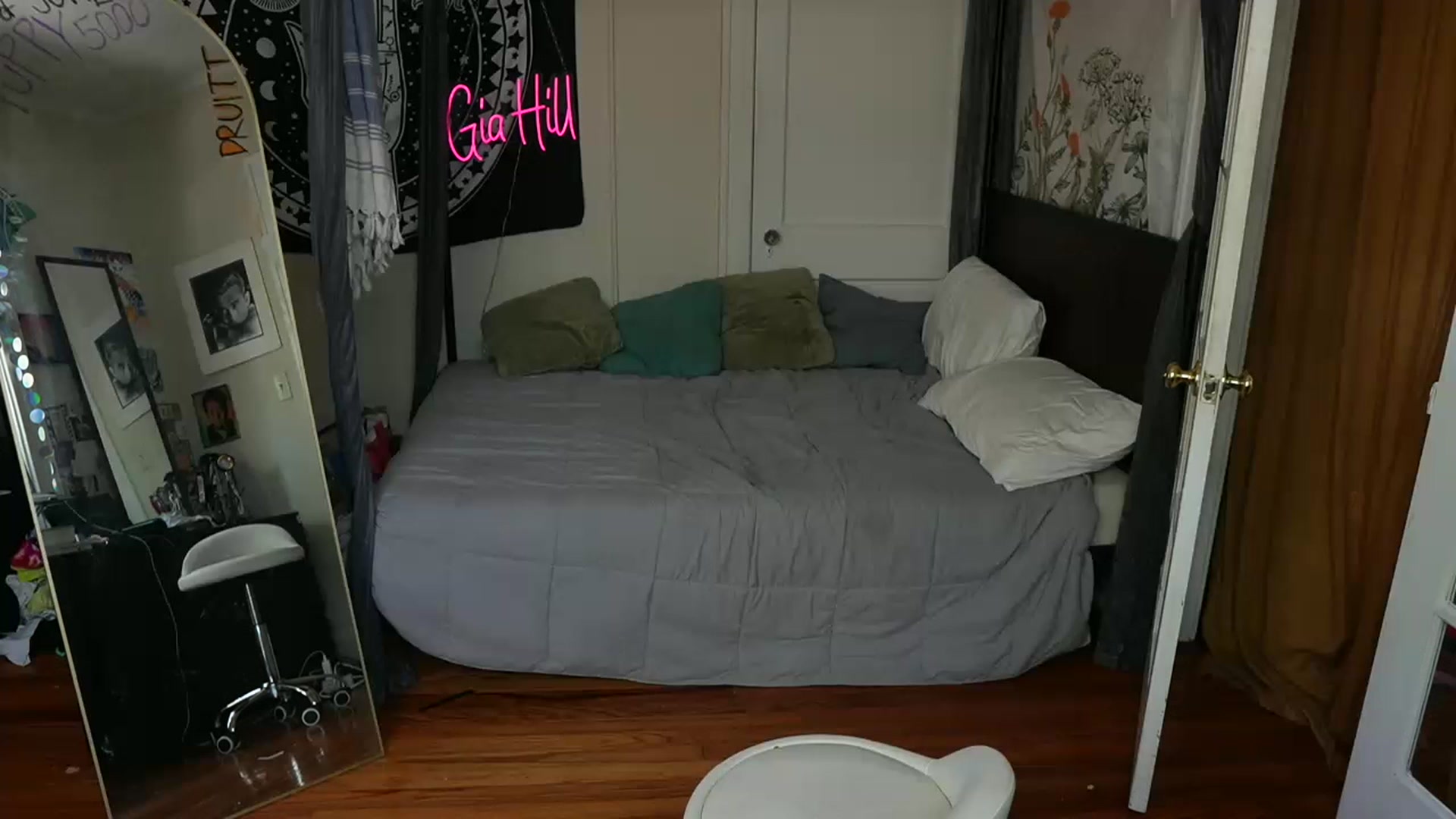 Gallery image thumbnail from Gia_Hill's myfreecams stream on, 06/17/2023, 16:58 image 8 of 20