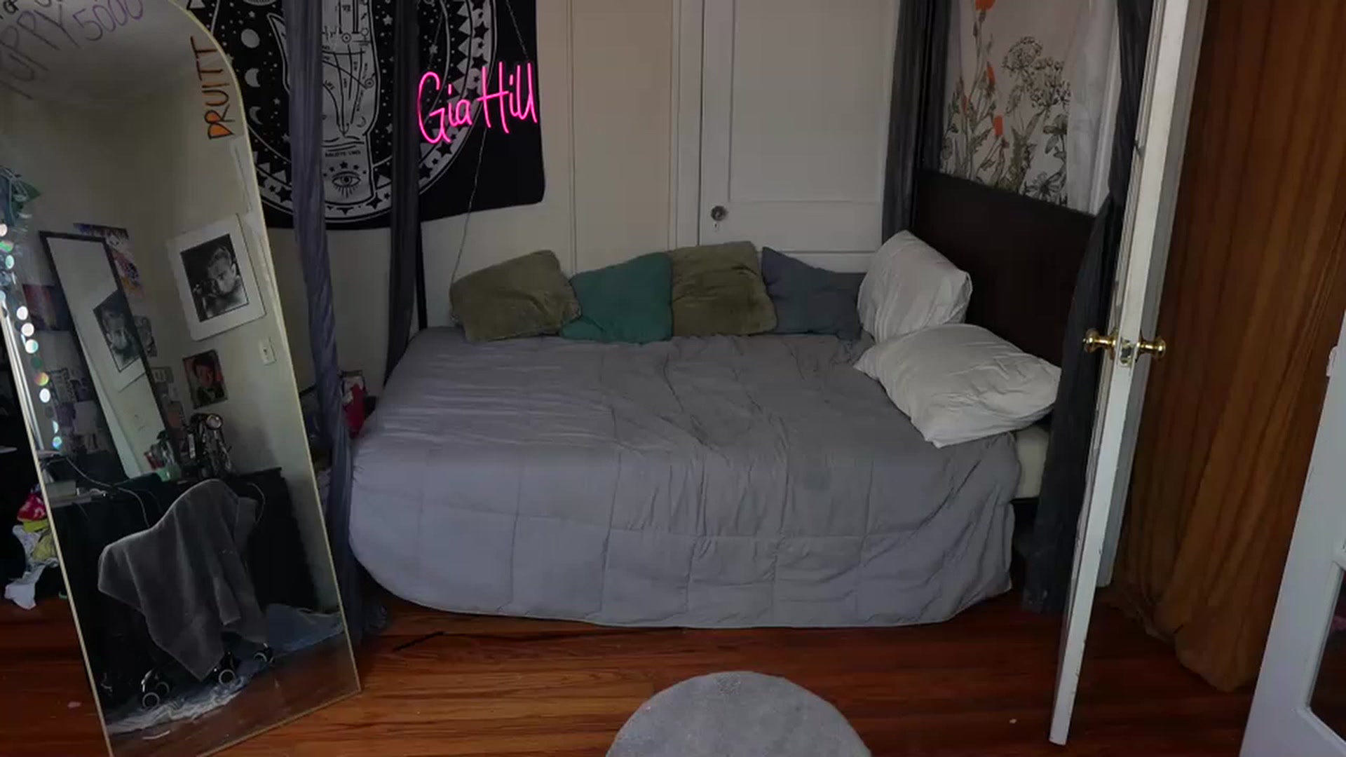 Gallery image thumbnail from Gia_Hill's myfreecams stream on, 06/17/2023, 18:06 image 4 of 20