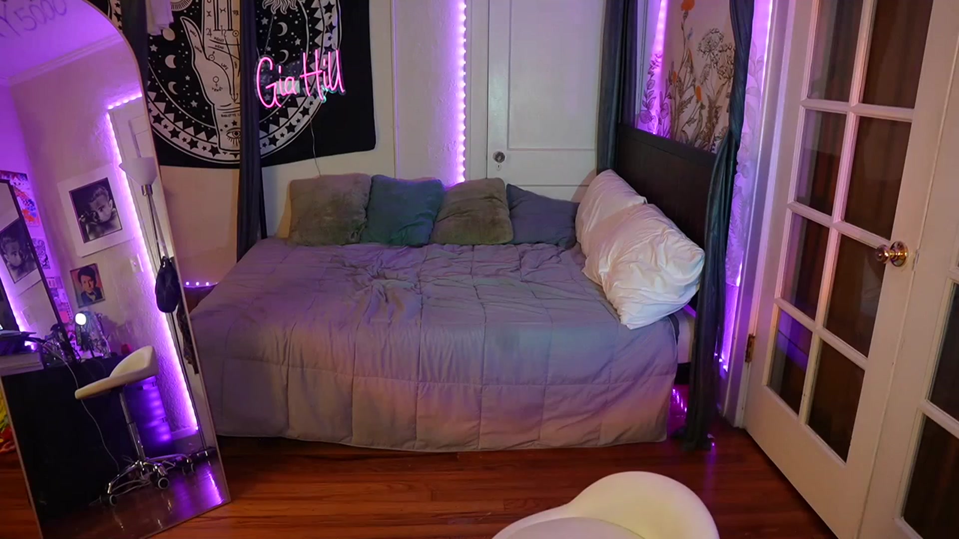 Gallery image thumbnail from Gia_Hill's myfreecams stream on, 06/20/2023, 24:27 image 14 of 20
