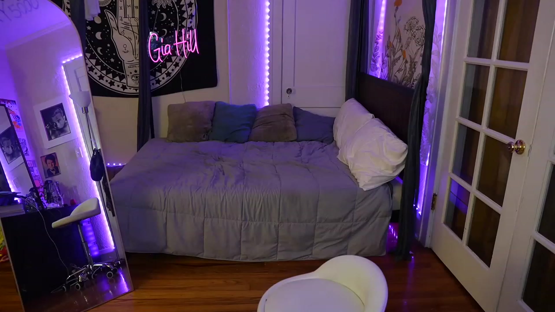 Gallery image thumbnail from Gia_Hill's myfreecams stream on, 06/20/2023, 24:27 image 10 of 20