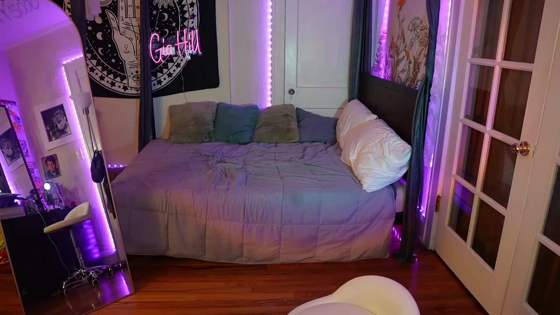 Gallery image thumbnail from Gia_Hill's myfreecams stream on, 06/20/2023, 24:56 image 3 of 20