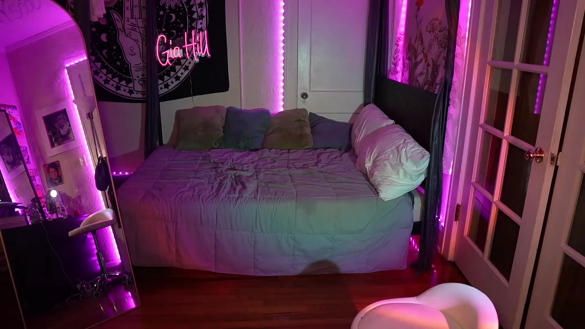 Gallery image thumbnail from Gia_Hill's myfreecams stream on, 06/20/2023, 24:56 image 8 of 20