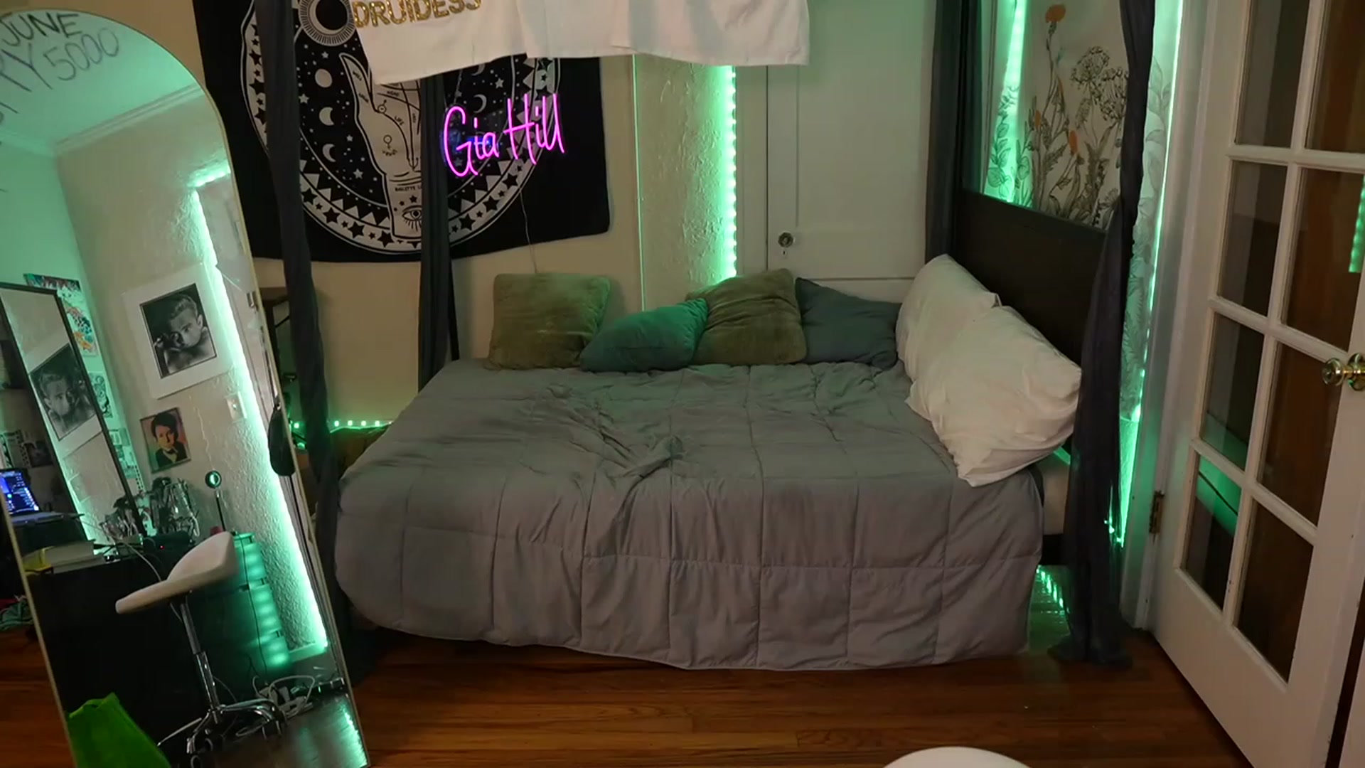 Gallery image thumbnail from Gia_Hill's myfreecams stream on, 06/21/2023, 01:14 image 11 of 20