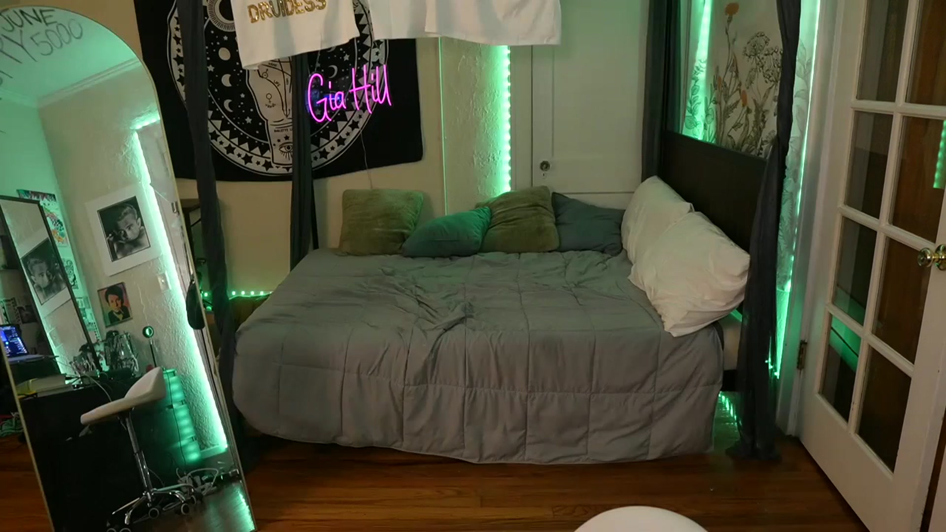 Gallery image thumbnail from Gia_Hill's myfreecams stream on, 06/21/2023, 01:53 image 11 of 20