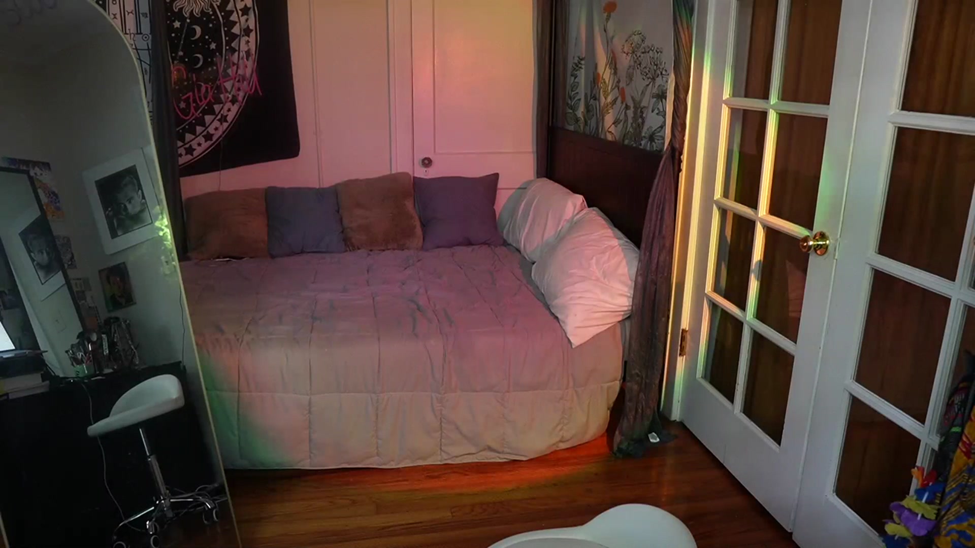 Gallery image thumbnail from Gia_Hill's myfreecams stream on, 06/29/2023, 22:20 image 5 of 20