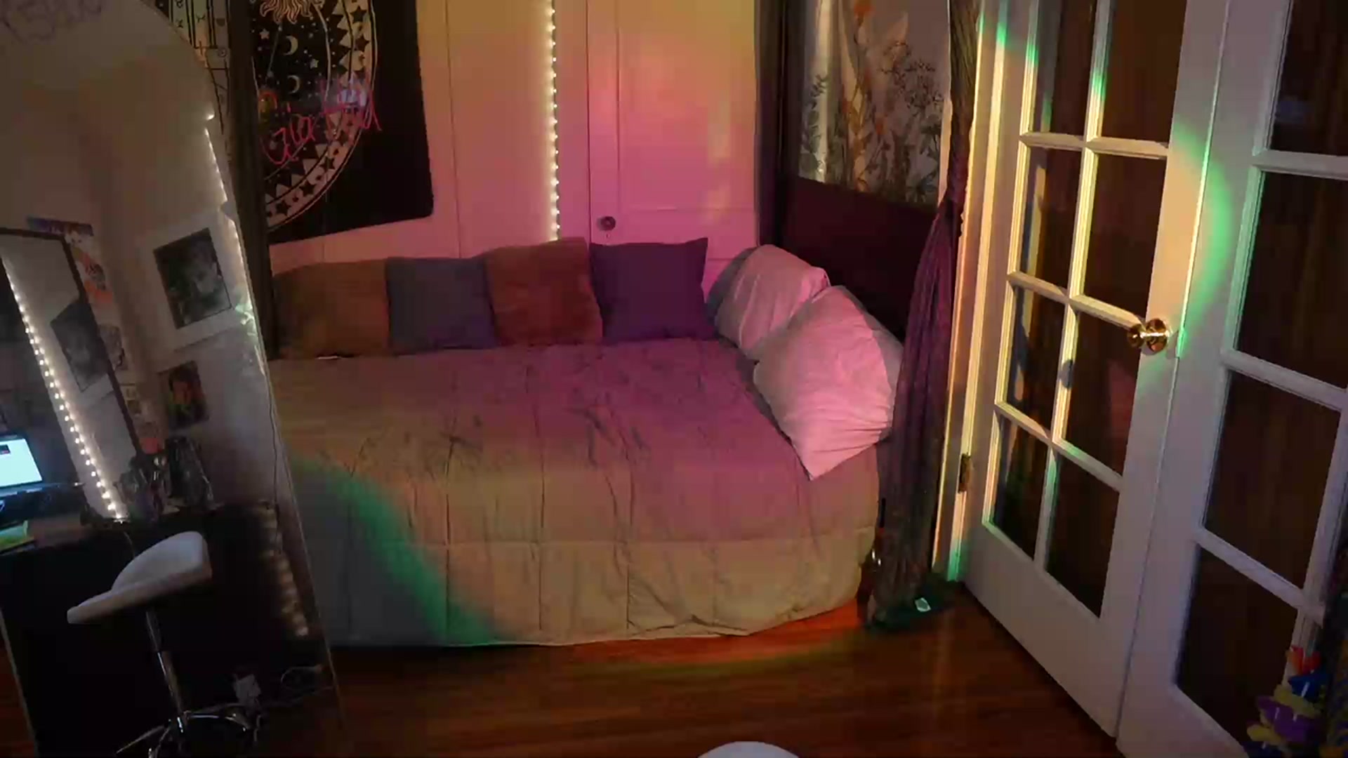 Gallery image thumbnail from Gia_Hill's myfreecams stream on, 06/29/2023, 23:13 image 1 of 20