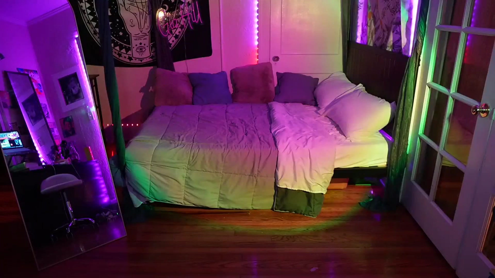 Gallery image thumbnail from Gia_Hill's myfreecams stream on, 07/26/2023, 03:56 image 6 of 20