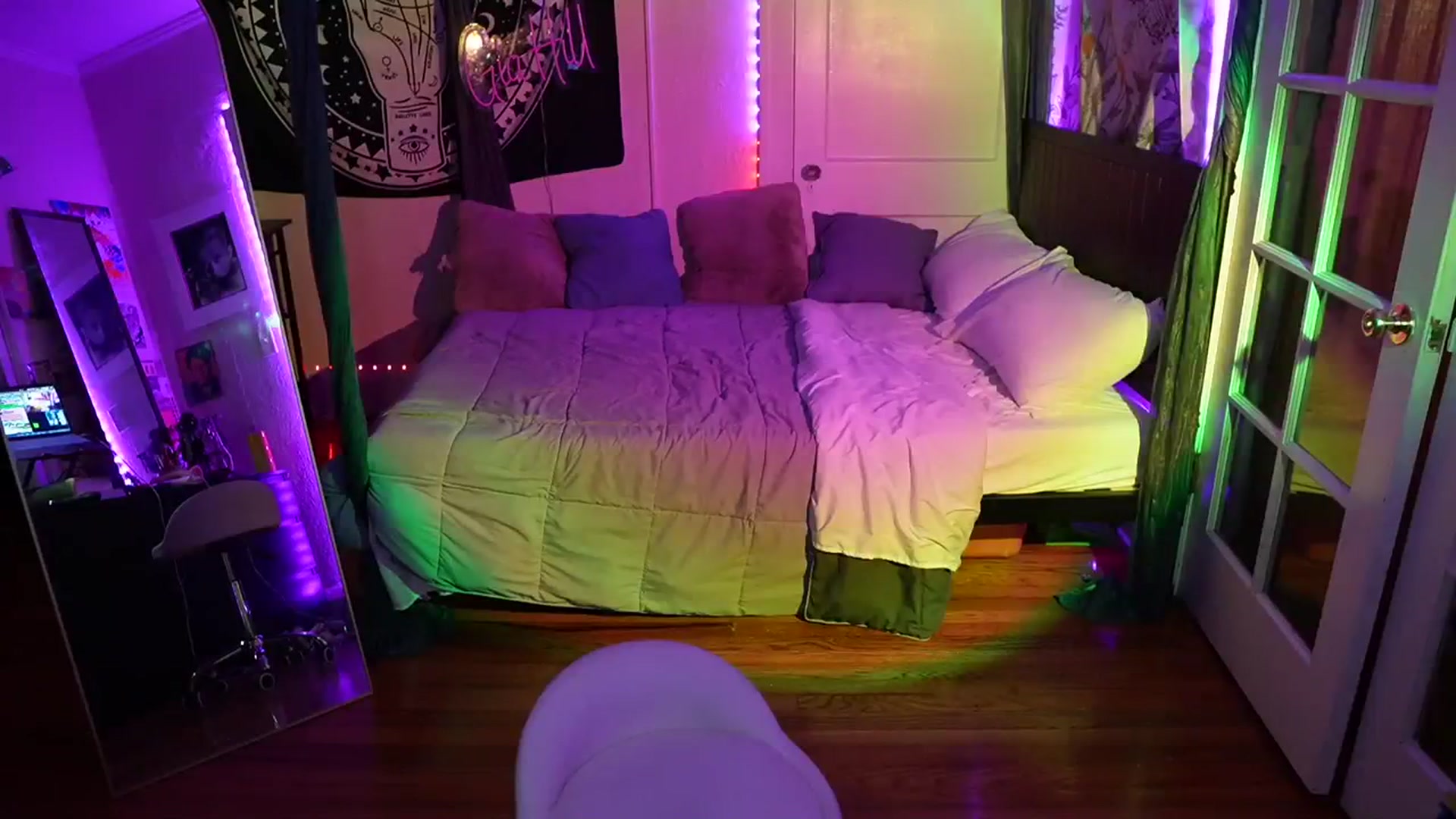 Gallery image thumbnail from Gia_Hill's myfreecams stream on, 07/26/2023, 04:30 image 6 of 20