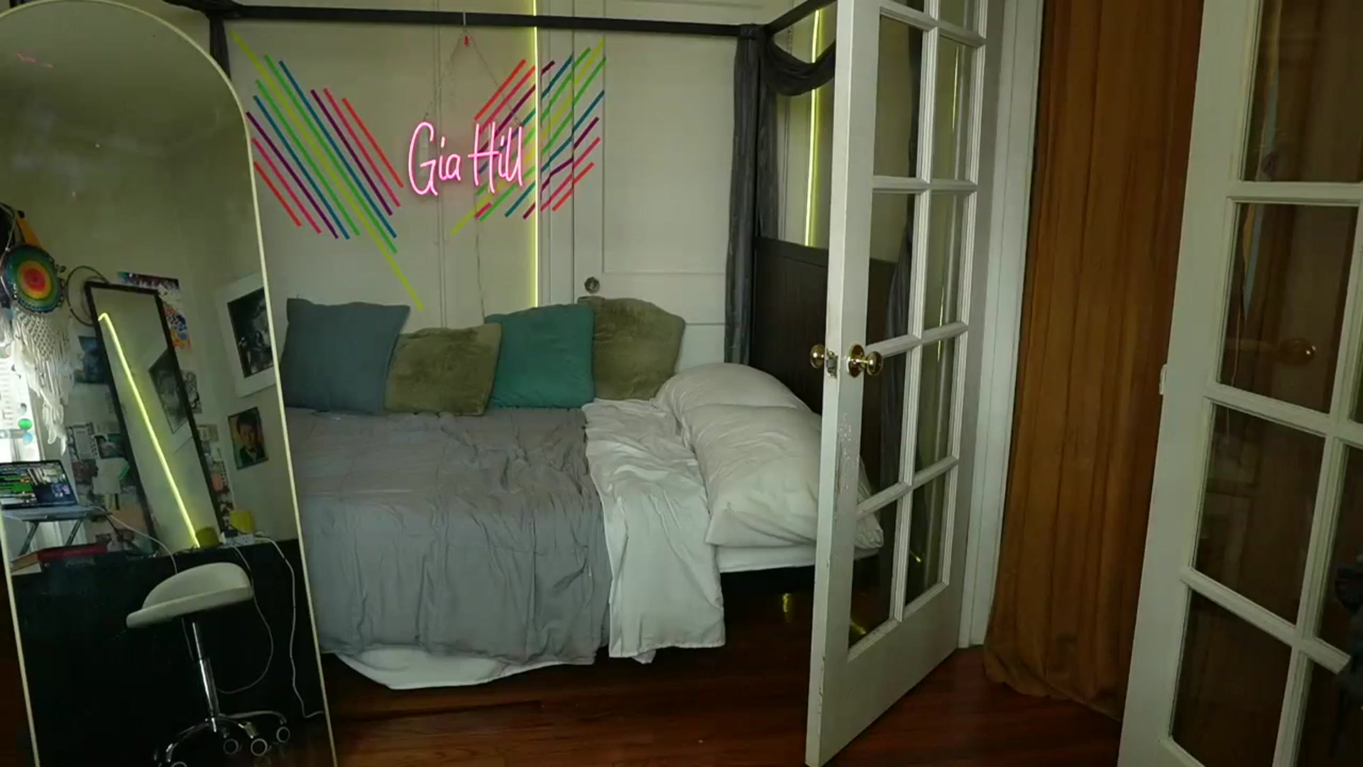 Gallery image thumbnail from Gia_Hill's myfreecams stream on, 09/07/2023, 22:16 image 3 of 20