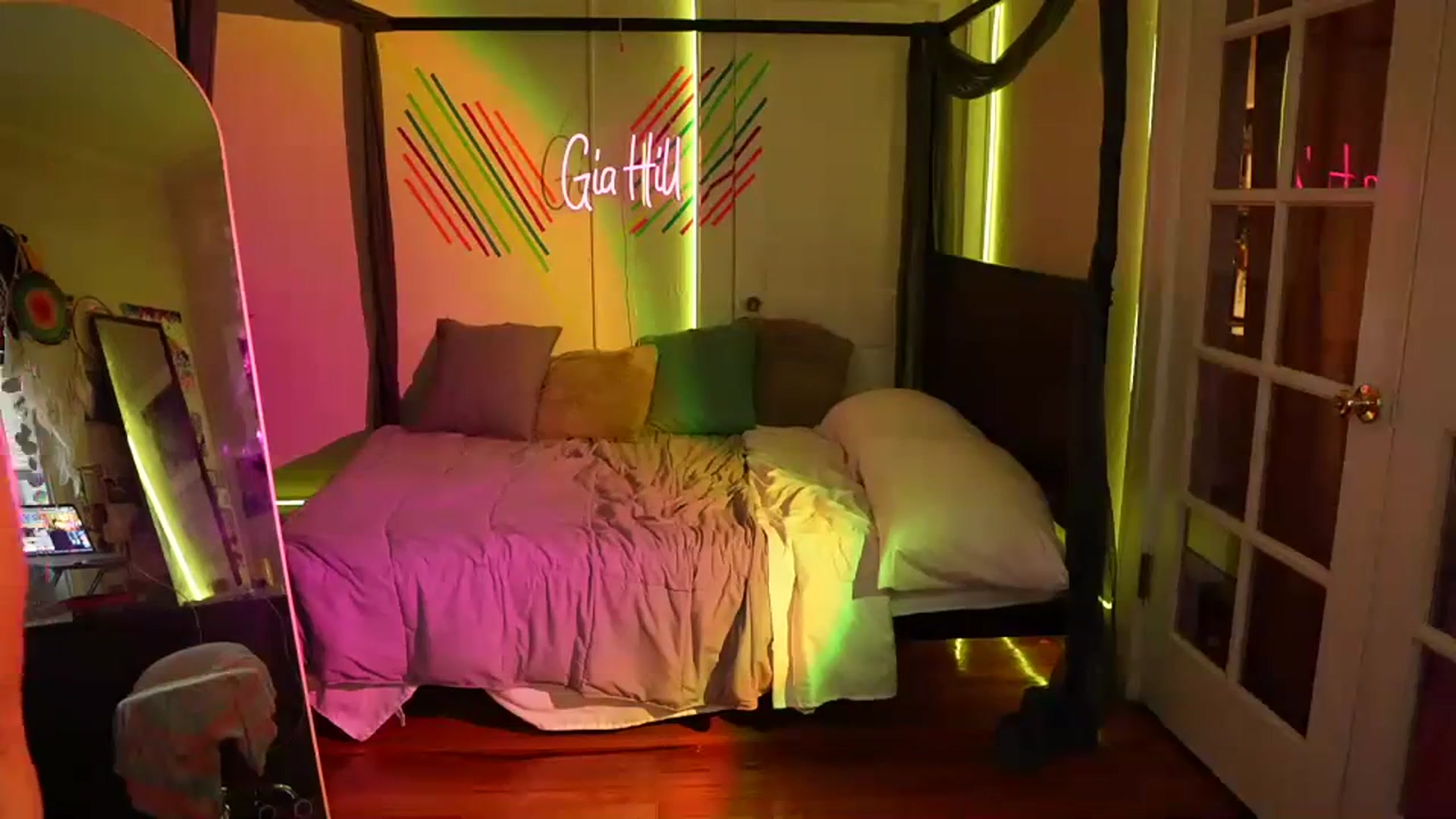 Gallery image thumbnail from Gia_Hill's myfreecams stream on, 09/07/2023, 23:18 image 17 of 20