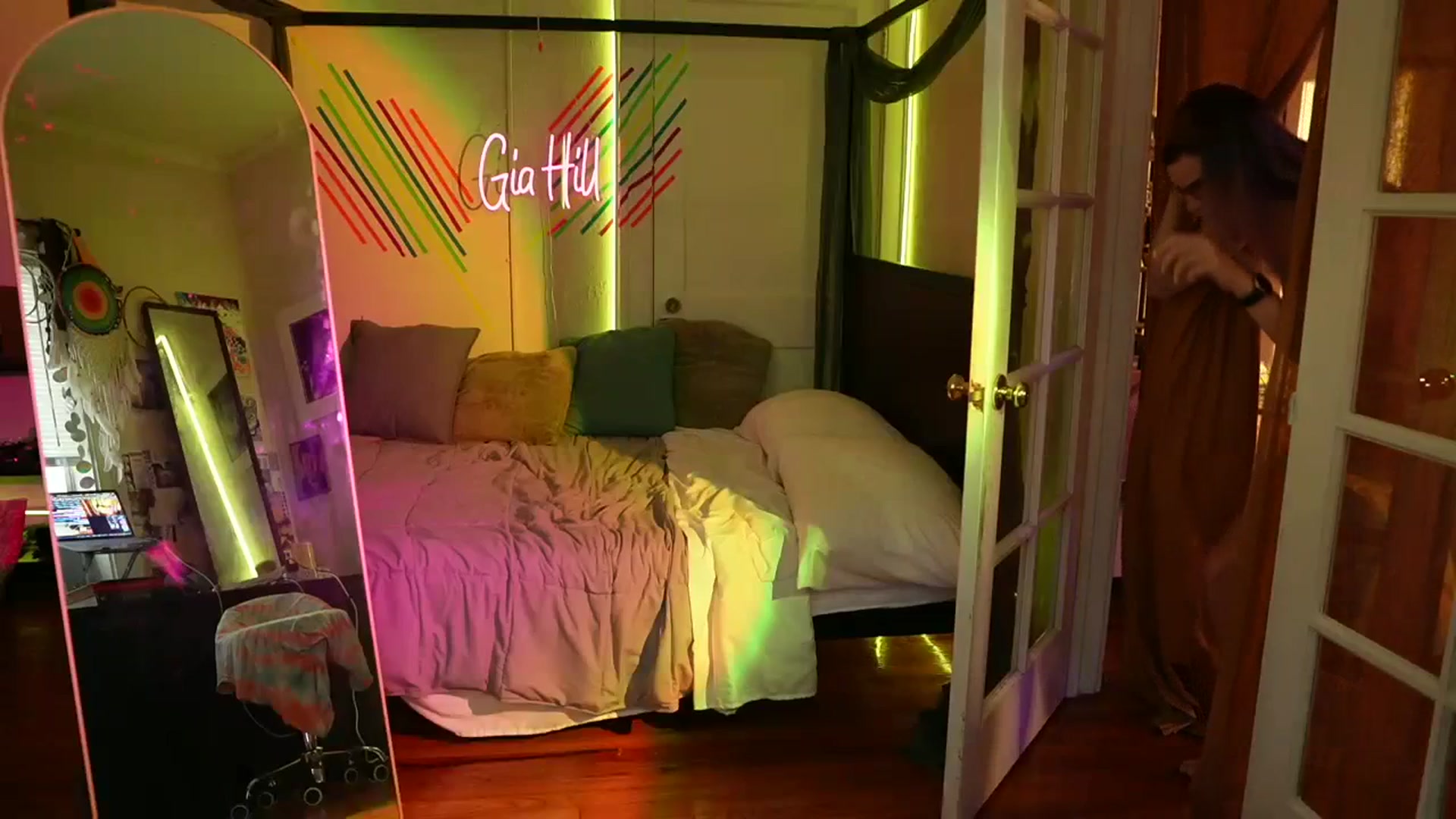 Gallery image thumbnail from Gia_Hill's myfreecams stream on, 09/07/2023, 23:18 image 3 of 20