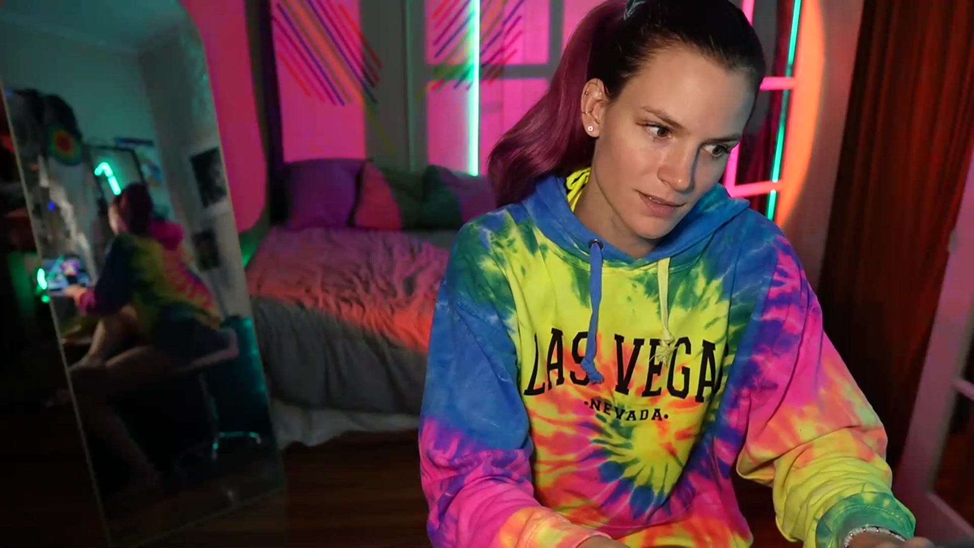 Gallery image thumbnail from Gia_Hill's myfreecams stream on, 10/19/2023, 04:03 image 3 of 20