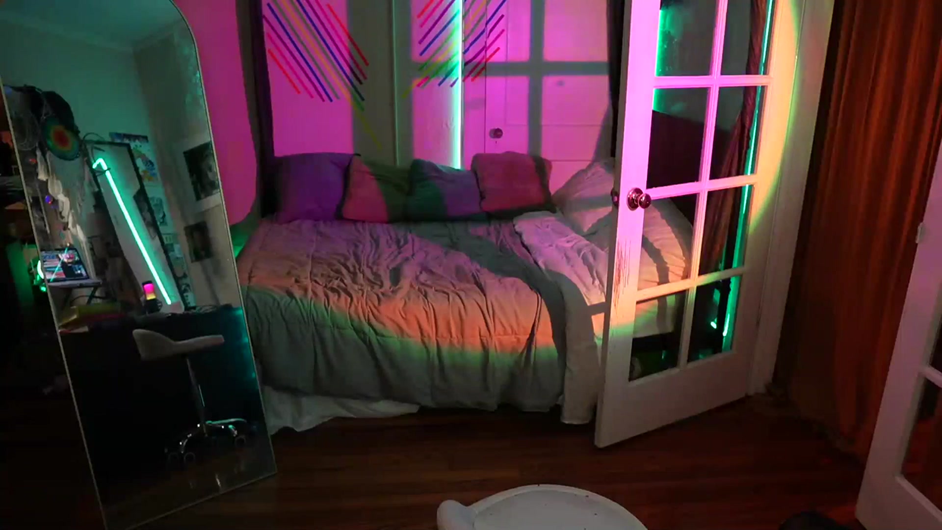Gallery image thumbnail from Gia_Hill's myfreecams stream on, 10/19/2023, 04:03 image 7 of 20