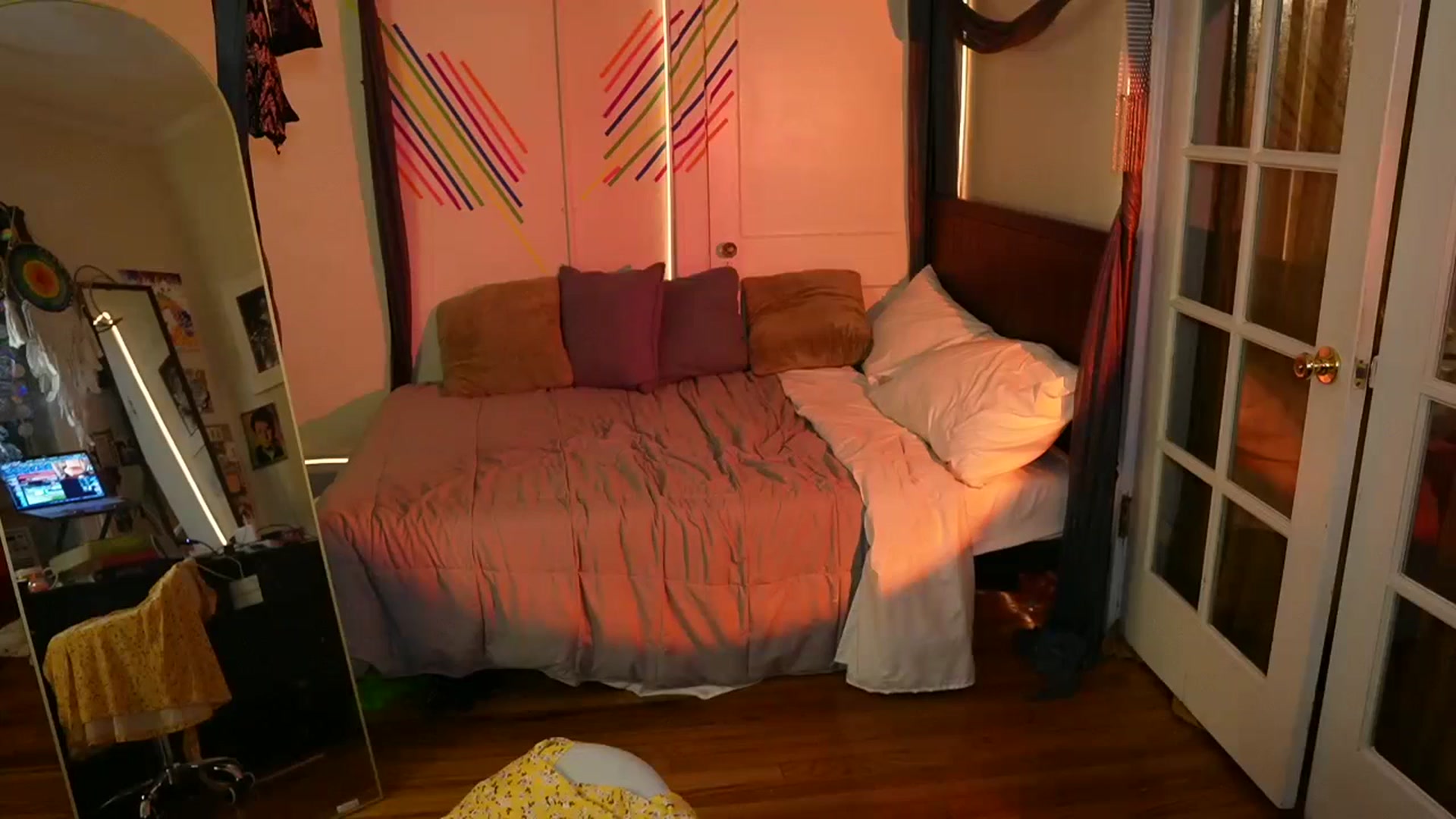 Gallery image thumbnail from Gia_Hill's myfreecams stream on, 10/31/2023, 04:09 image 19 of 20