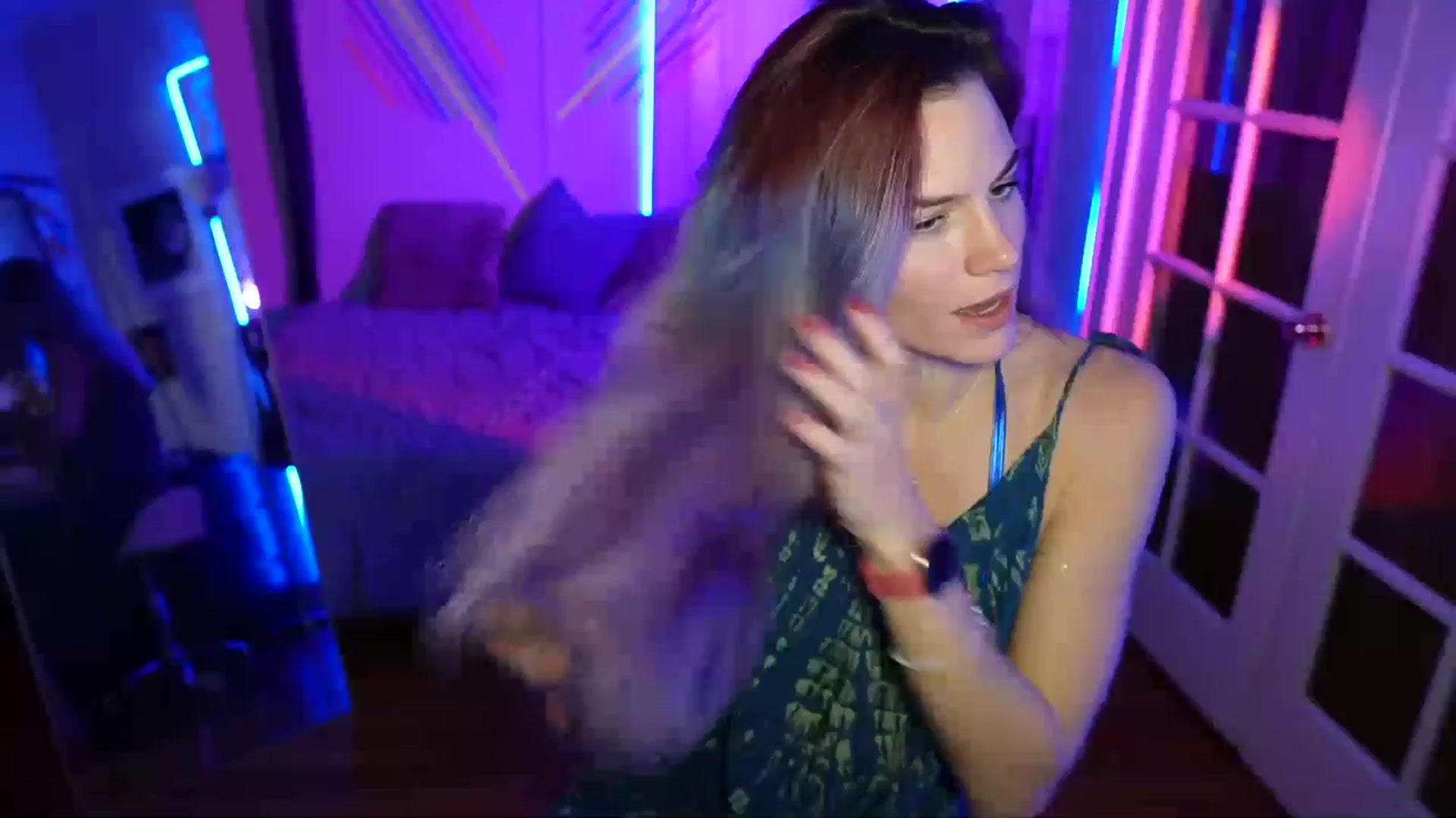 Gallery image thumbnail from Gia_Hill's myfreecams stream on, 11/03/2023, 23:48 image 16 of 20