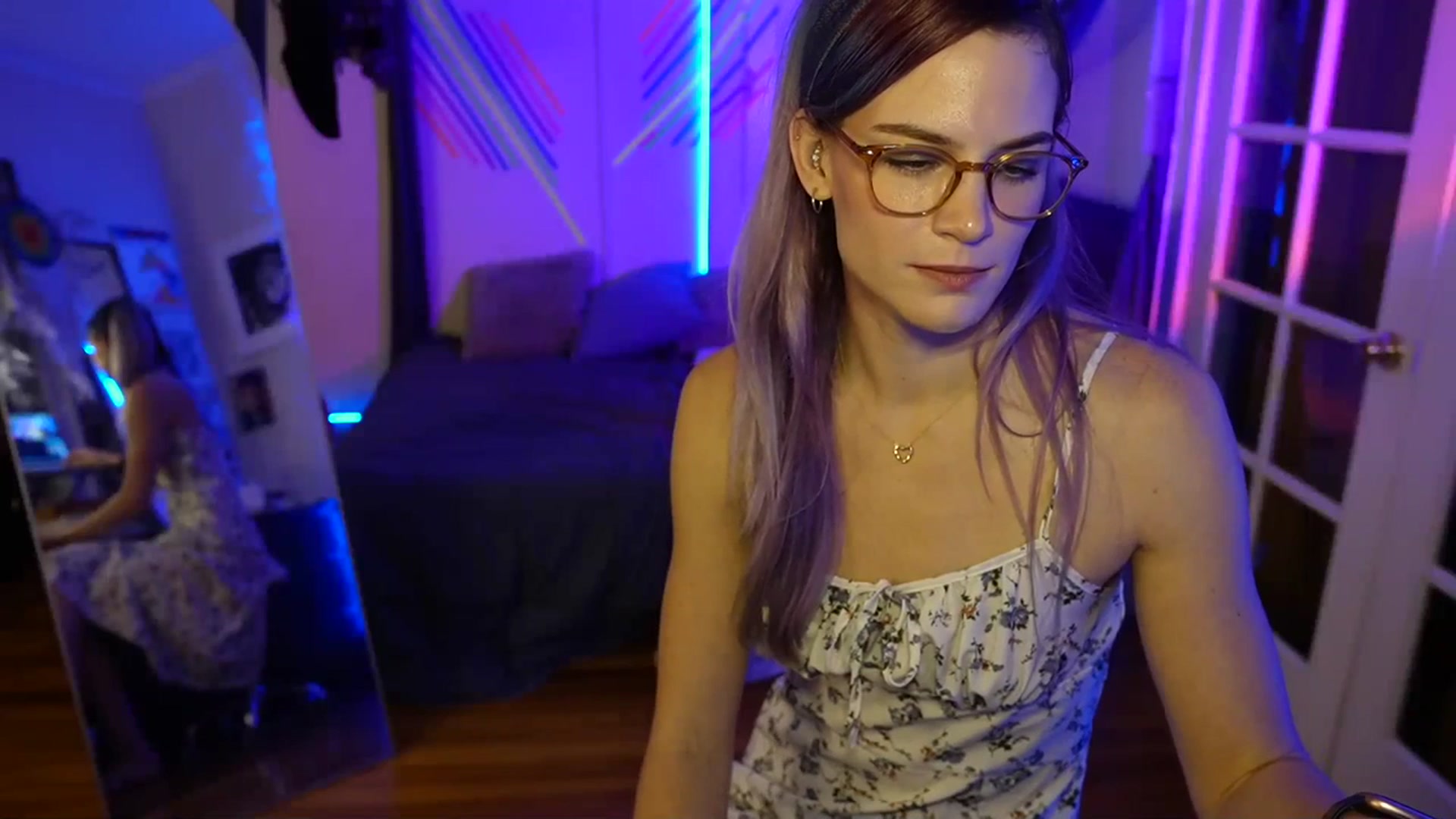 Gallery image thumbnail from Gia_Hill's myfreecams stream on, 11/10/2023, 24:29 image 6 of 20