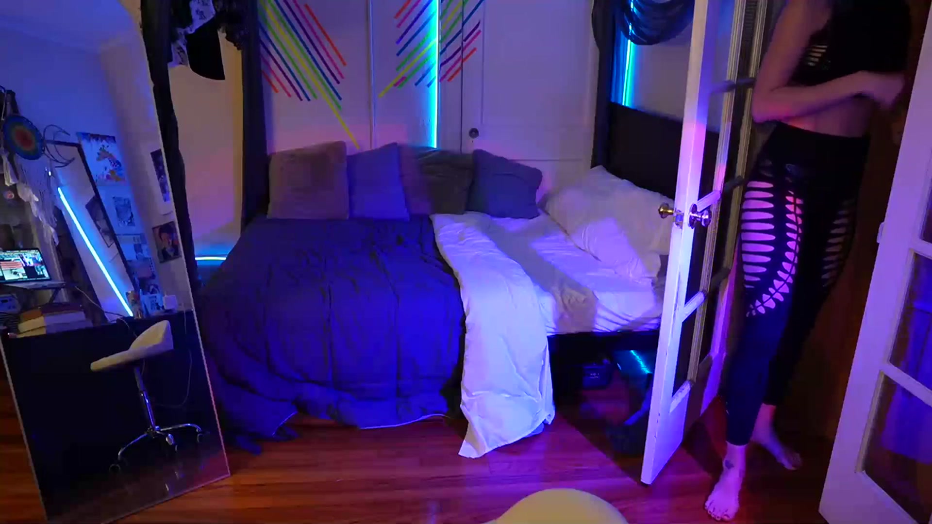 Gallery image thumbnail from Gia_Hill's myfreecams stream on, 11/14/2023, 03:00 image 6 of 20