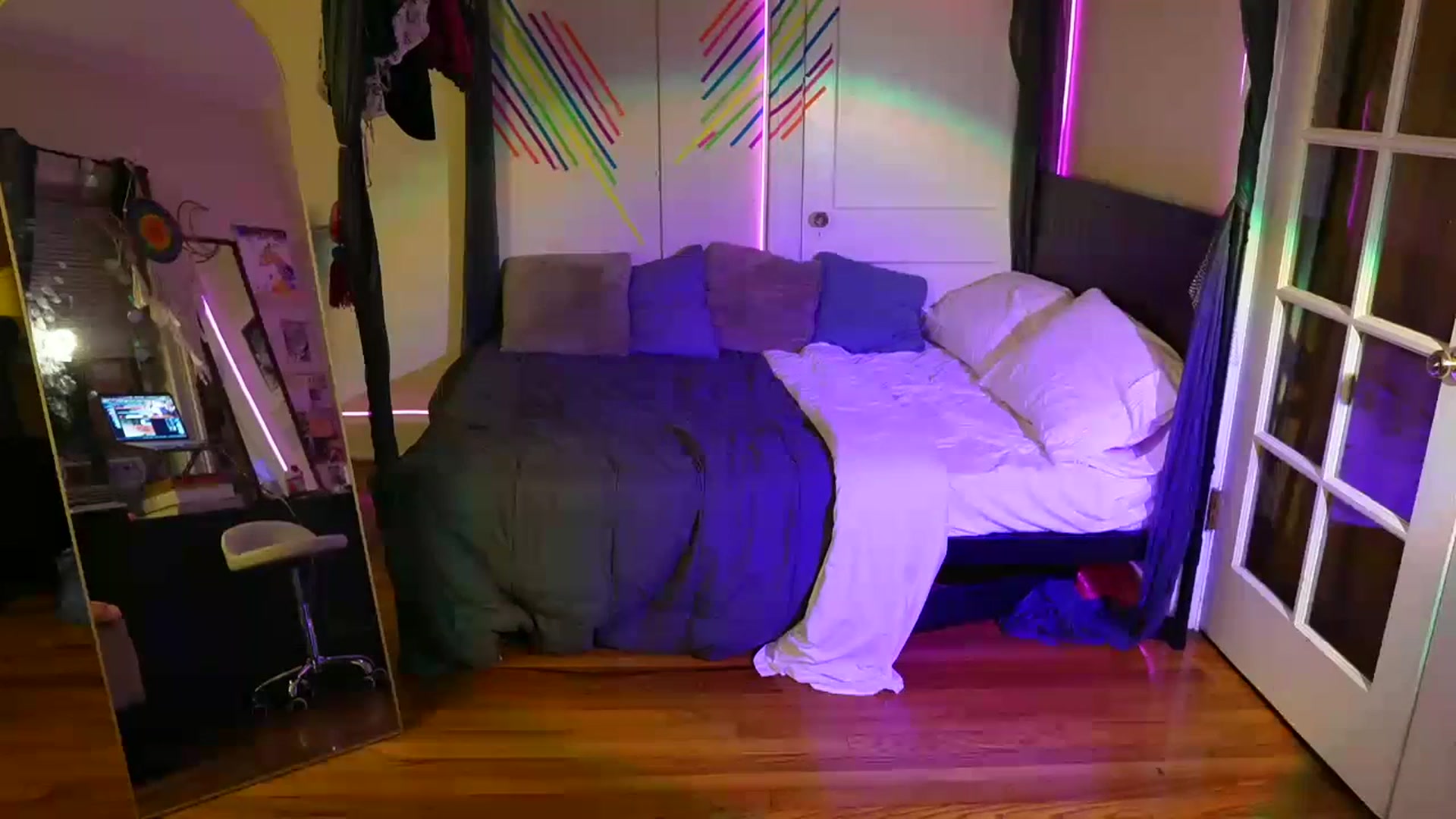 Gallery image thumbnail from Gia_Hill's myfreecams stream on, 11/16/2023, 04:23 image 10 of 20
