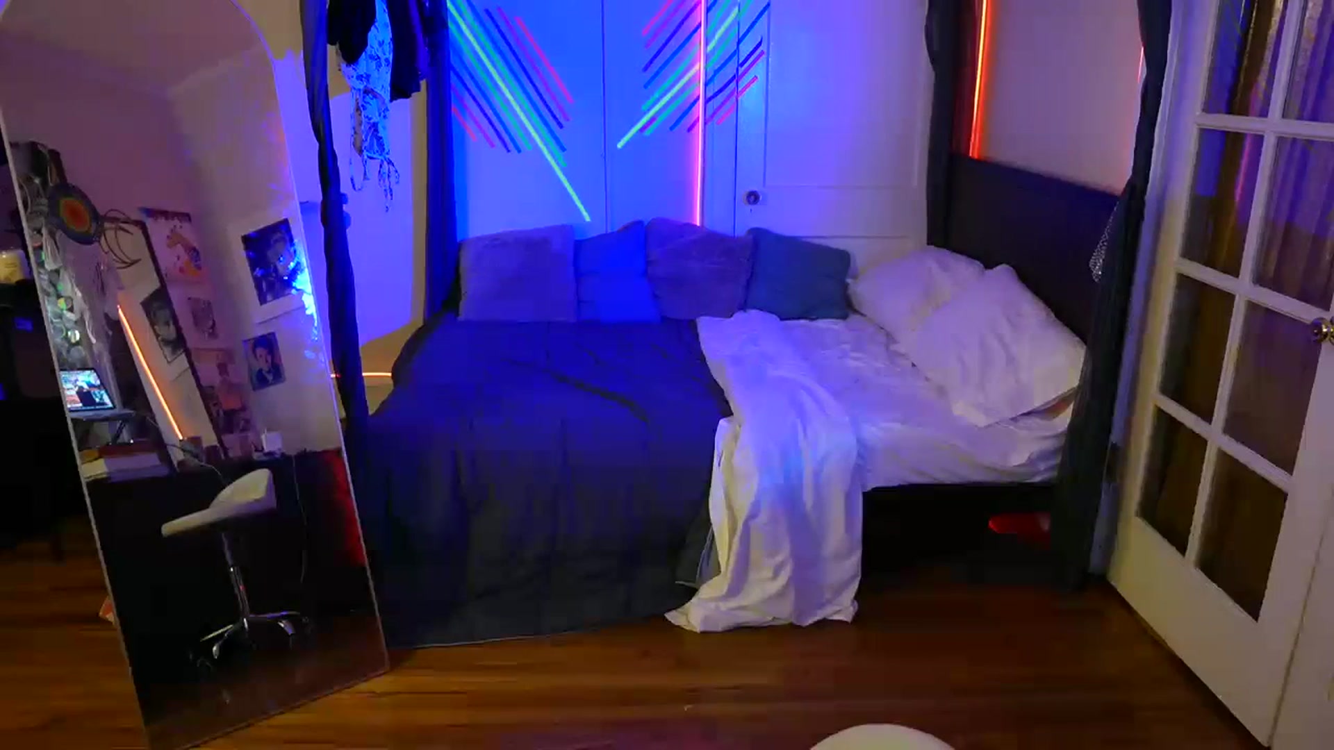 Gallery image thumbnail from Gia_Hill's myfreecams stream on, 11/18/2023, 02:39 image 8 of 20
