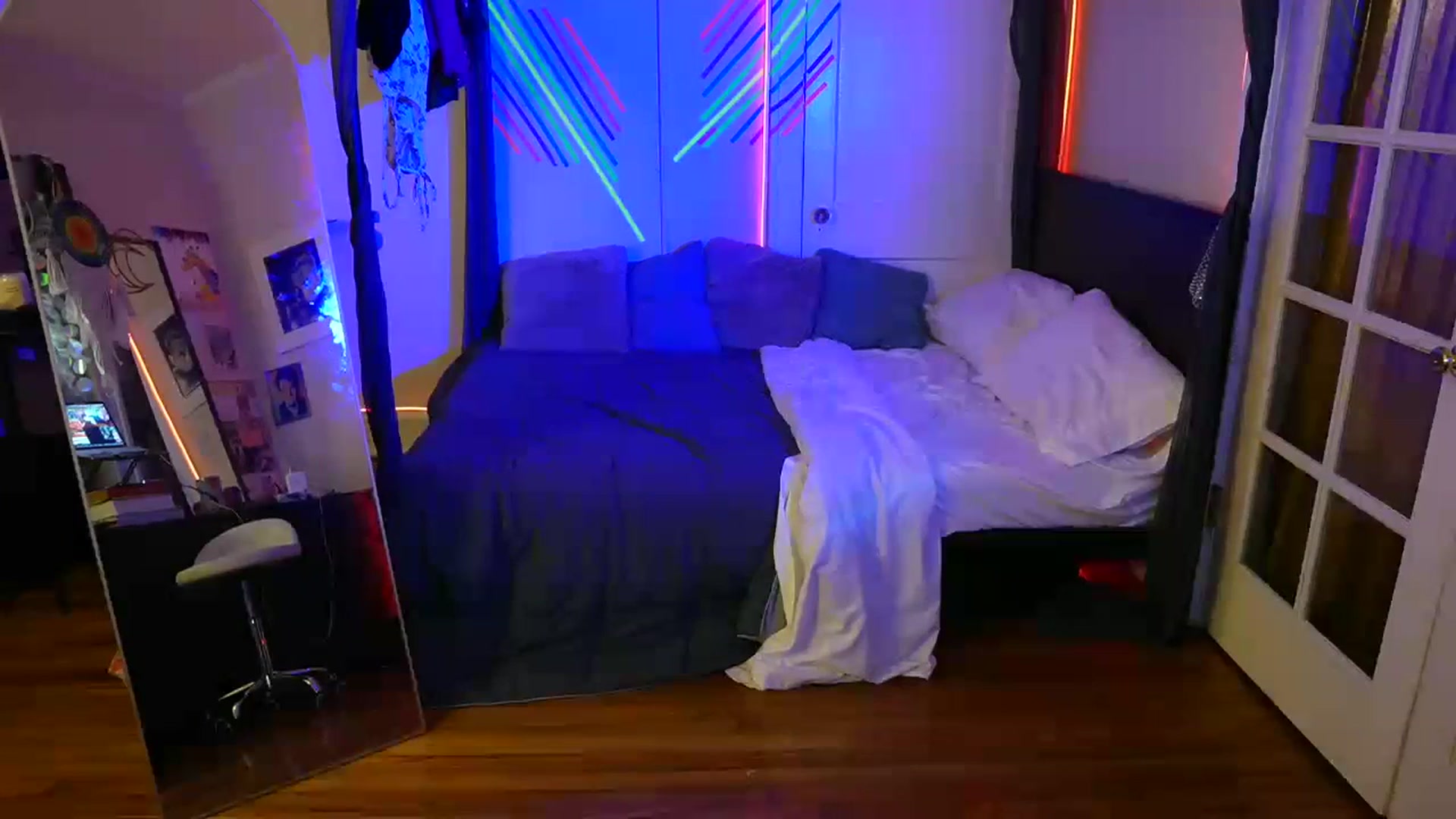 Gallery image thumbnail from Gia_Hill's myfreecams stream on, 11/18/2023, 02:39 image 9 of 20