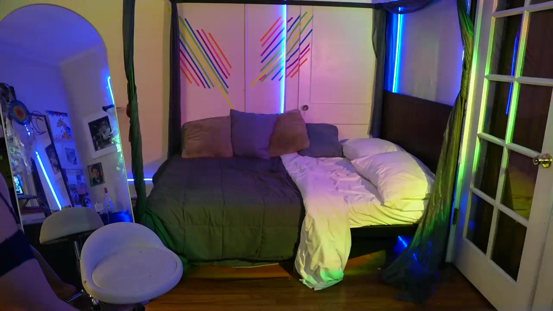 Gallery image thumbnail from Gia_Hill's myfreecams stream on, 11/19/2023, 01:12 image 6 of 20