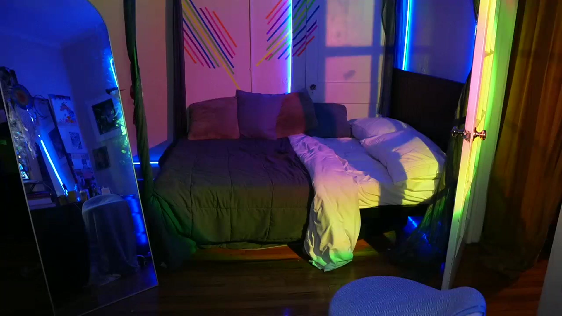 Gallery image thumbnail from Gia_Hill's myfreecams stream on, 11/19/2023, 02:20 image 10 of 20