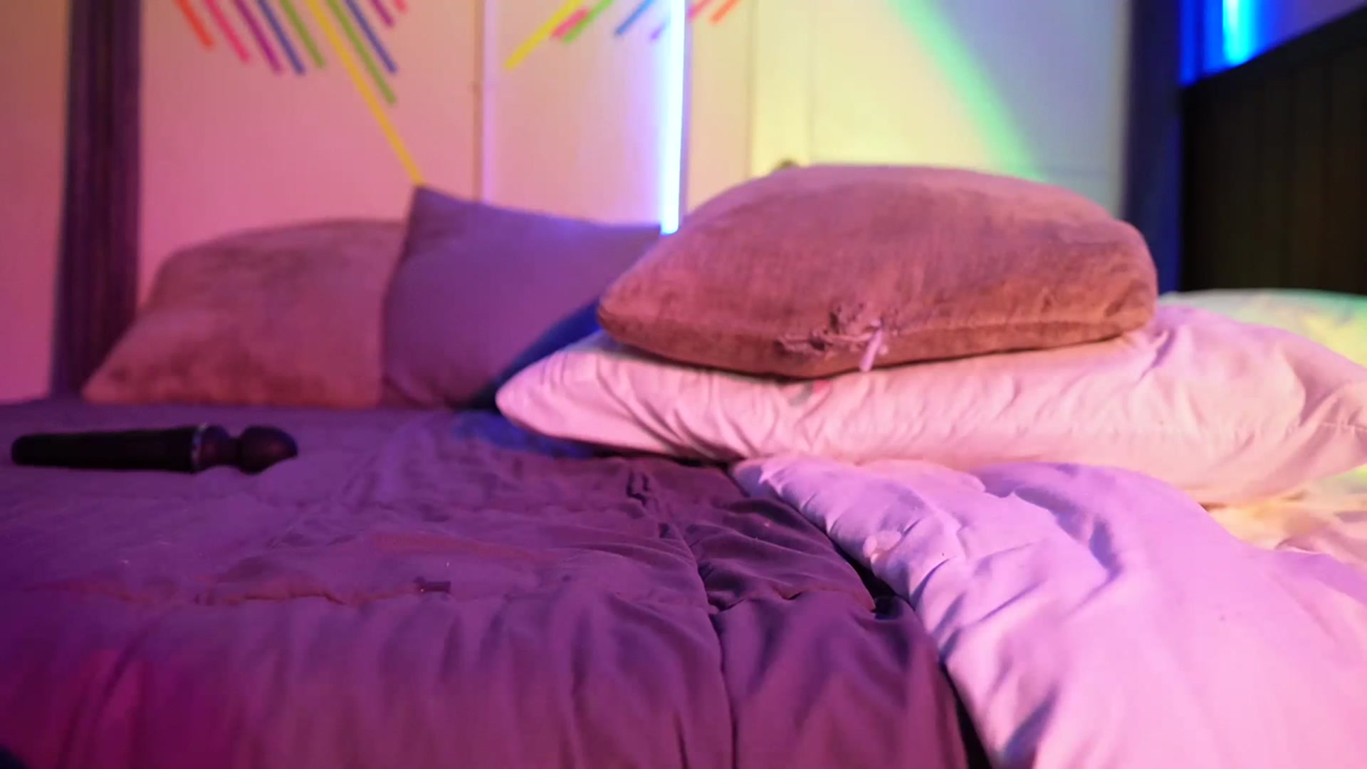 Gallery image thumbnail from Gia_Hill's myfreecams stream on, 11/19/2023, 04:16 image 4 of 20