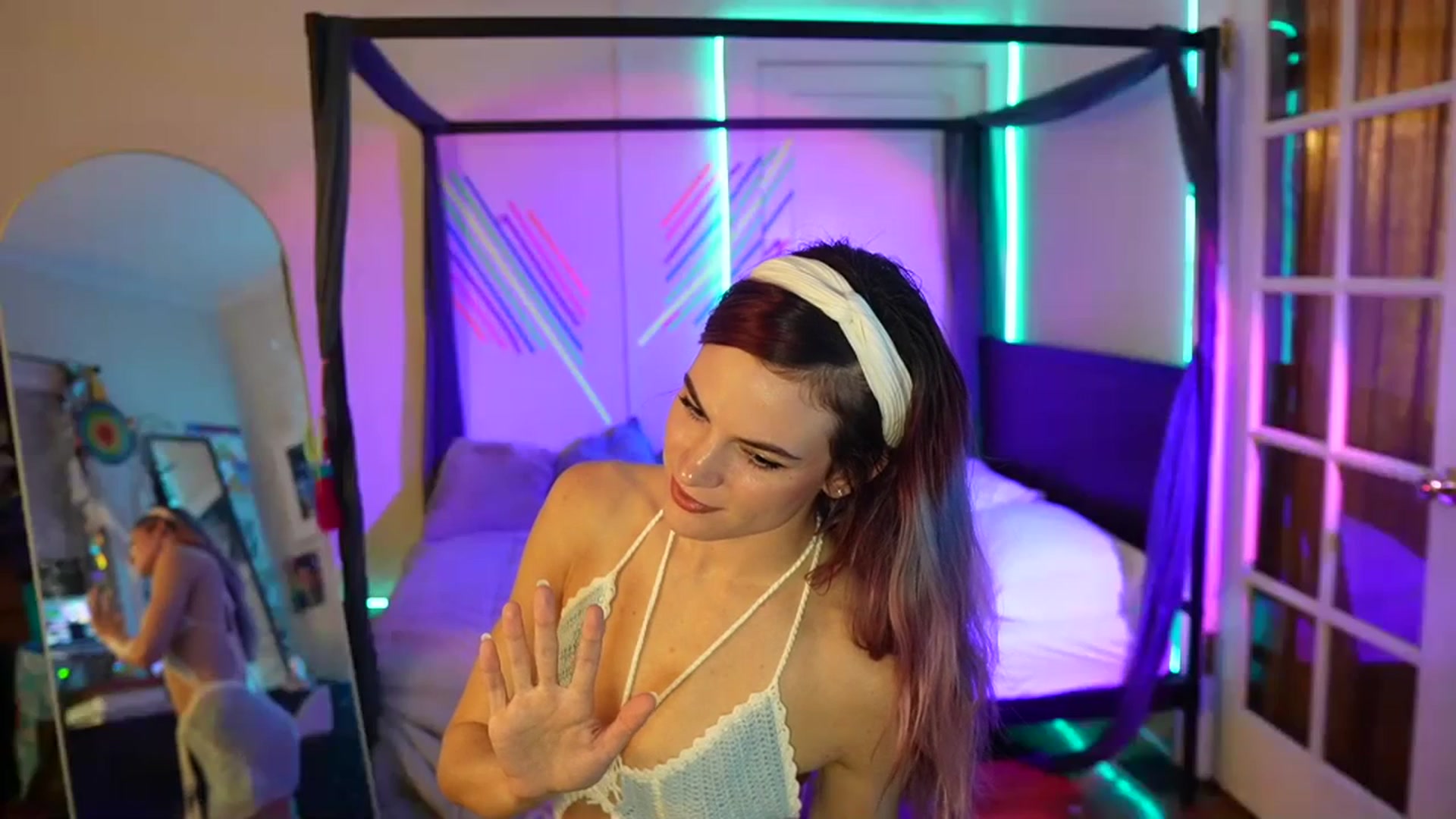 Gallery image thumbnail from Gia_Hill's myfreecams stream on, 01/08/2024, 02:40 image 15 of 20