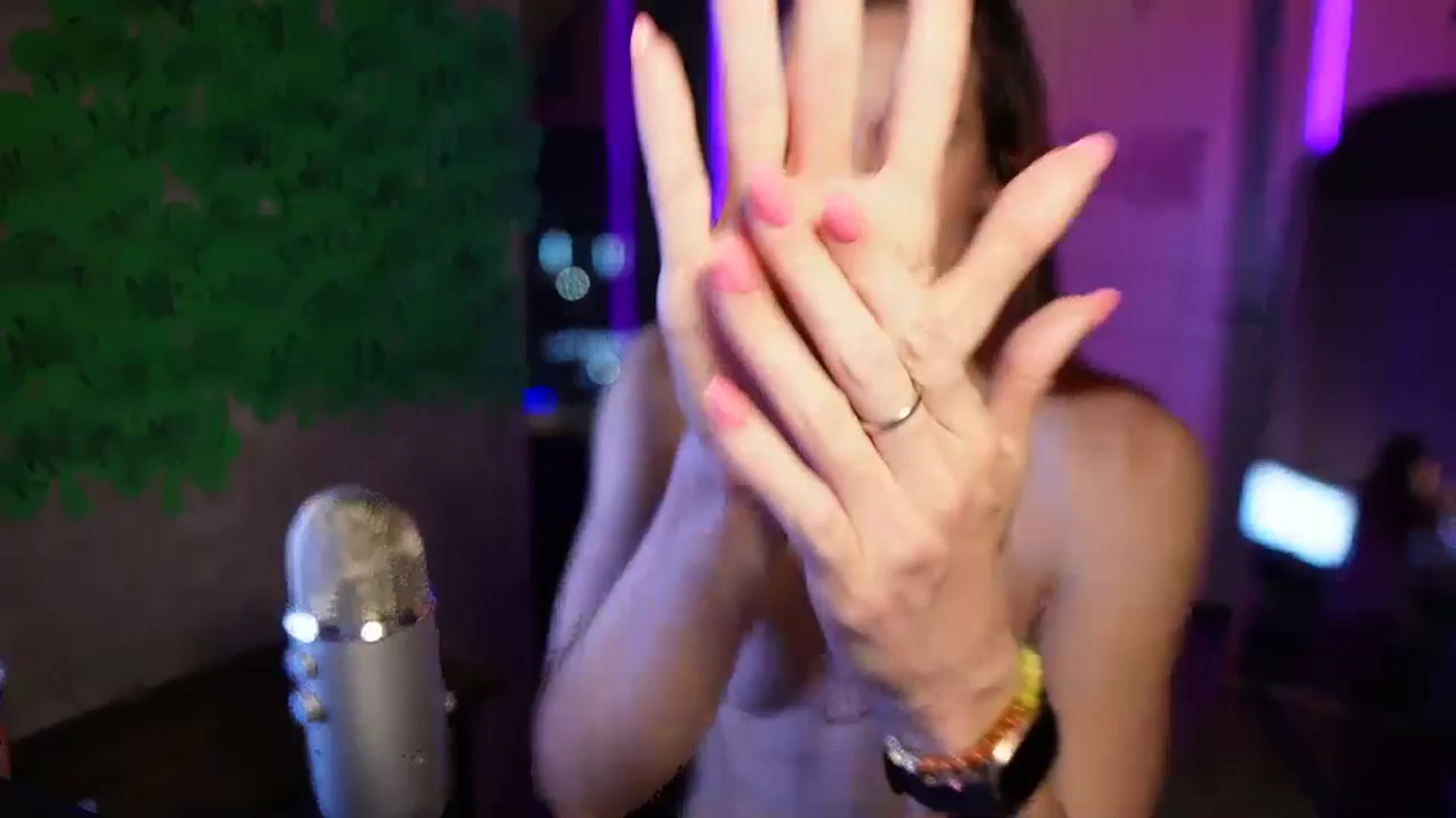 Gallery image thumbnail from Gia_Hill's myfreecams stream on, 03/05/2024, 05:27 image 1 of 20
