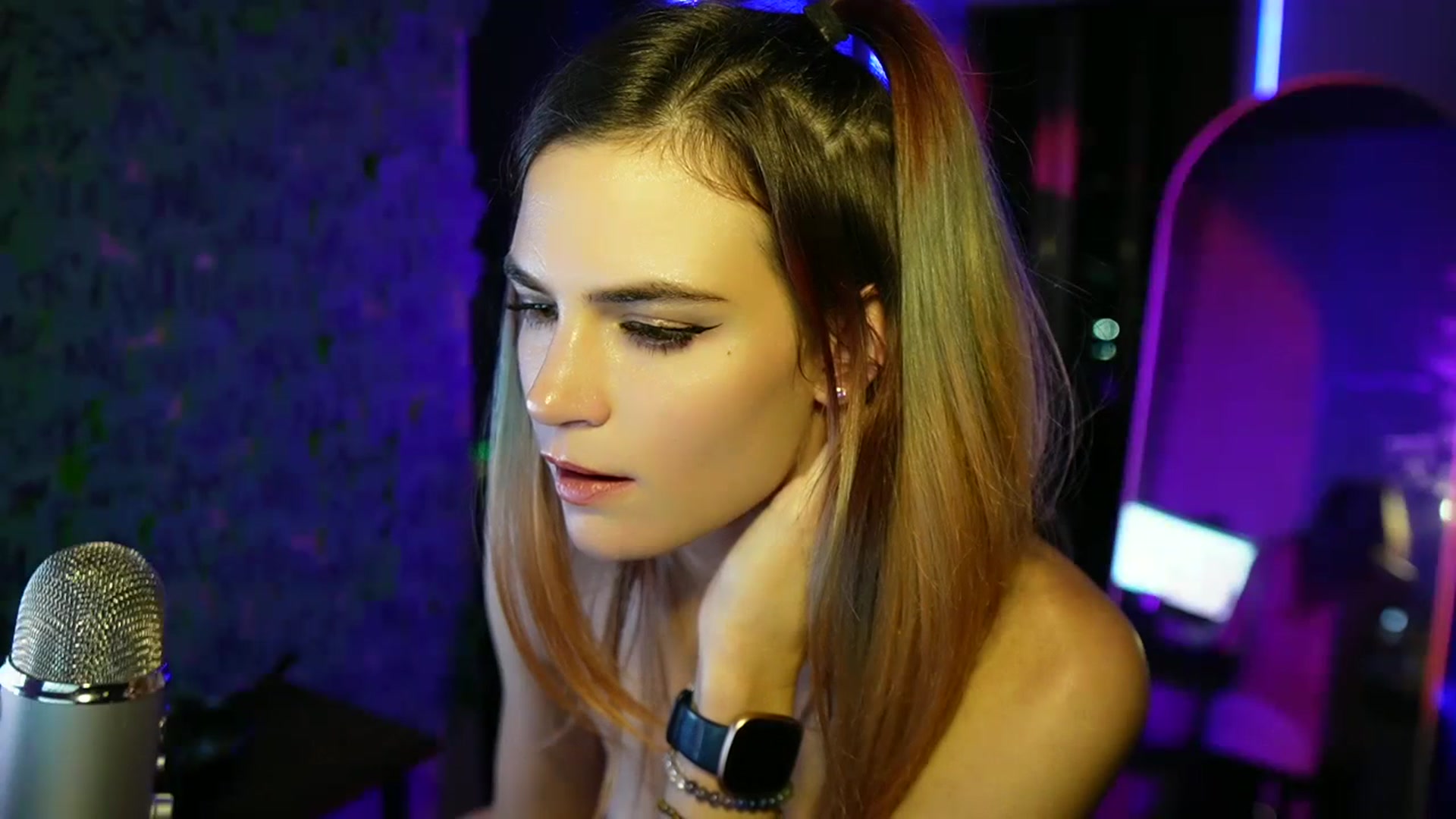 Gallery image thumbnail from Gia_Hill's myfreecams stream on, 03/21/2024, 04:13 image 16 of 20