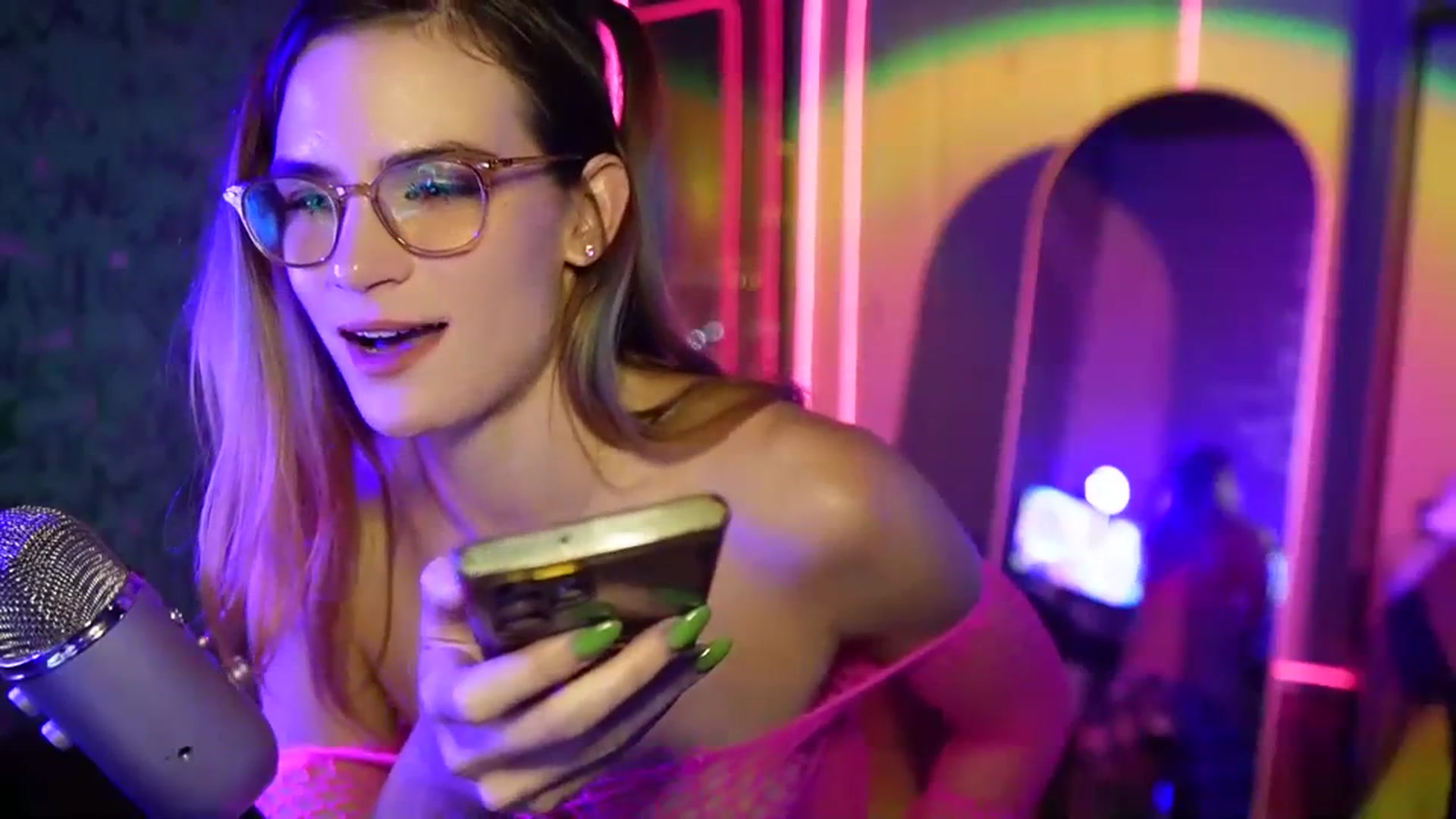 Gallery image thumbnail from Gia_Hill's myfreecams stream on, 03/23/2024, 04:05 image 4 of 20
