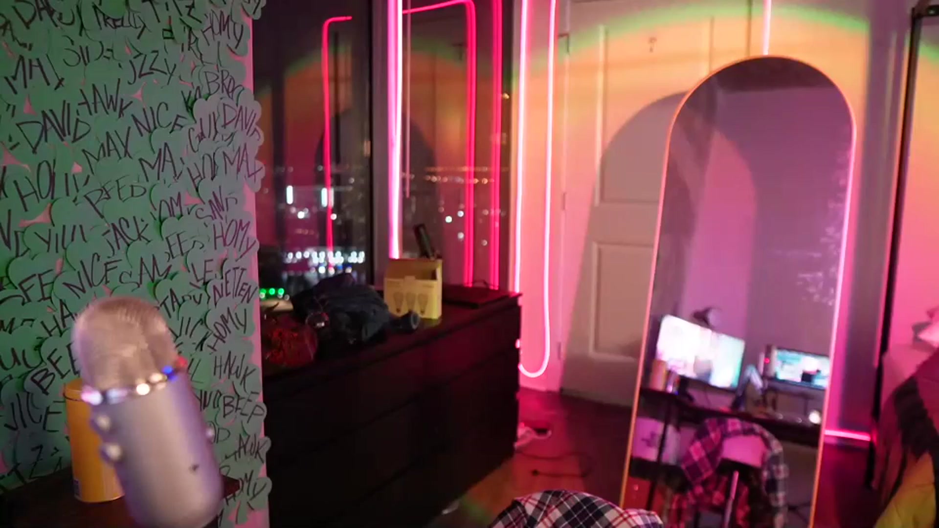 Gallery image thumbnail from Gia_Hill's myfreecams stream on, 03/23/2024, 04:05 image 15 of 20