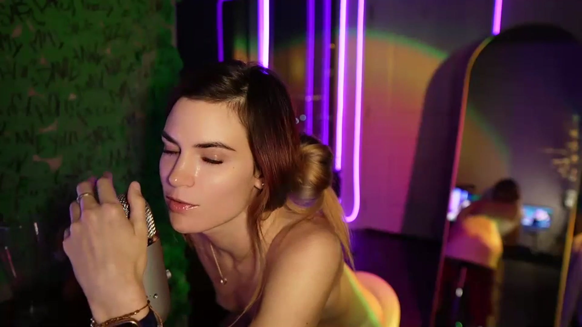 Gallery image thumbnail from Gia_Hill's myfreecams stream on, 03/26/2024, 05:23 image 5 of 20