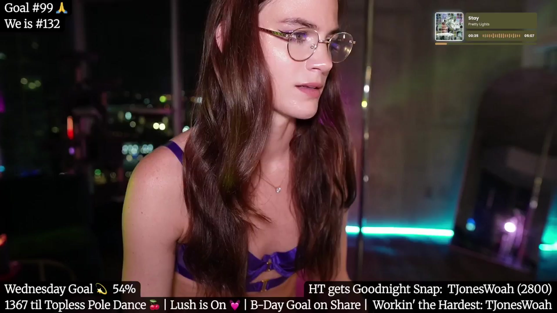 Gallery image thumbnail from Gia_Hill's myfreecams stream on, 05/22/2025, 24:03 image 10 of 20