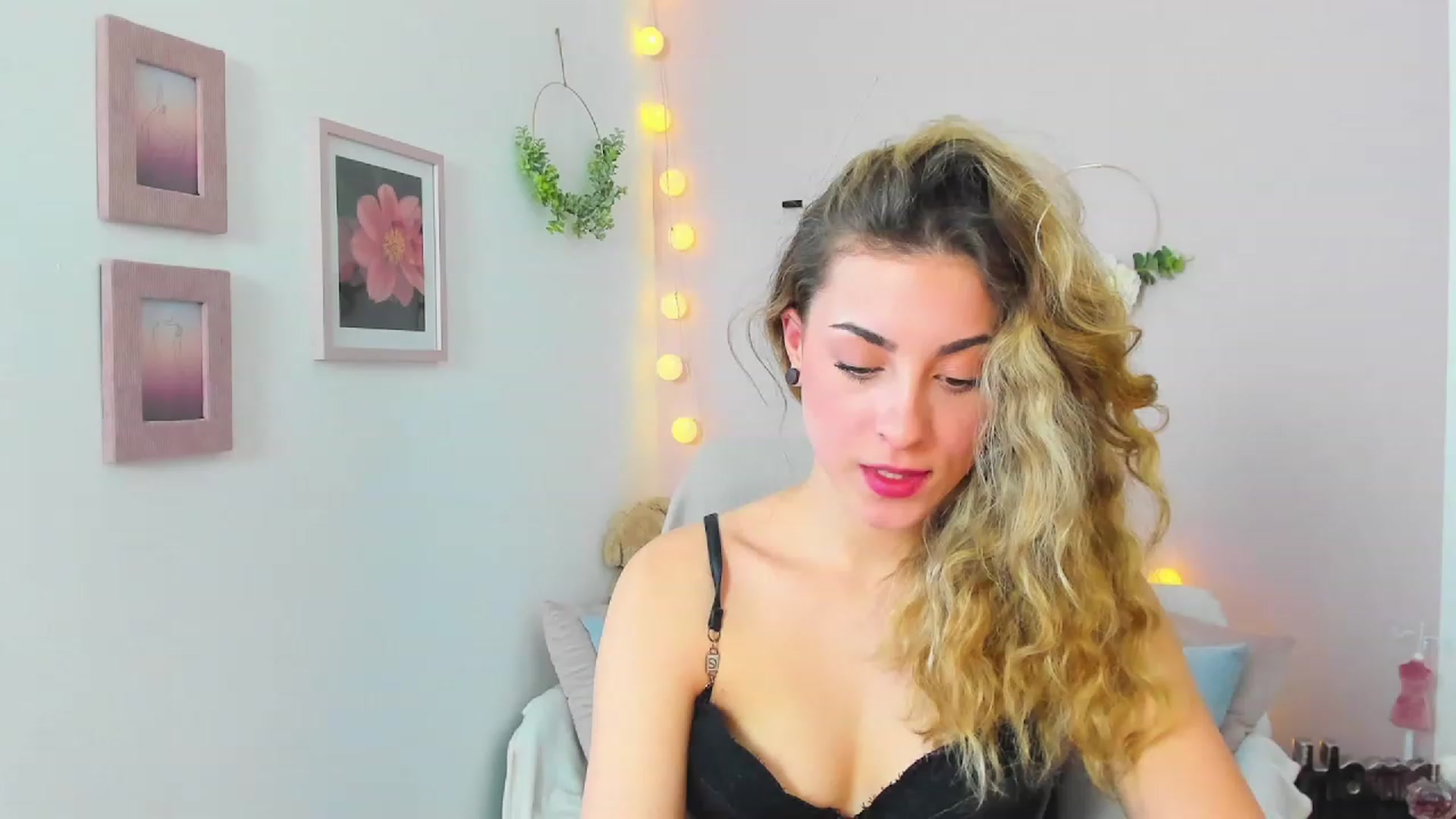 Gallery image thumbnail from Gia_Lopez18's myfreecams stream on, 03/13/2023, 08:57 image 9 of 20
