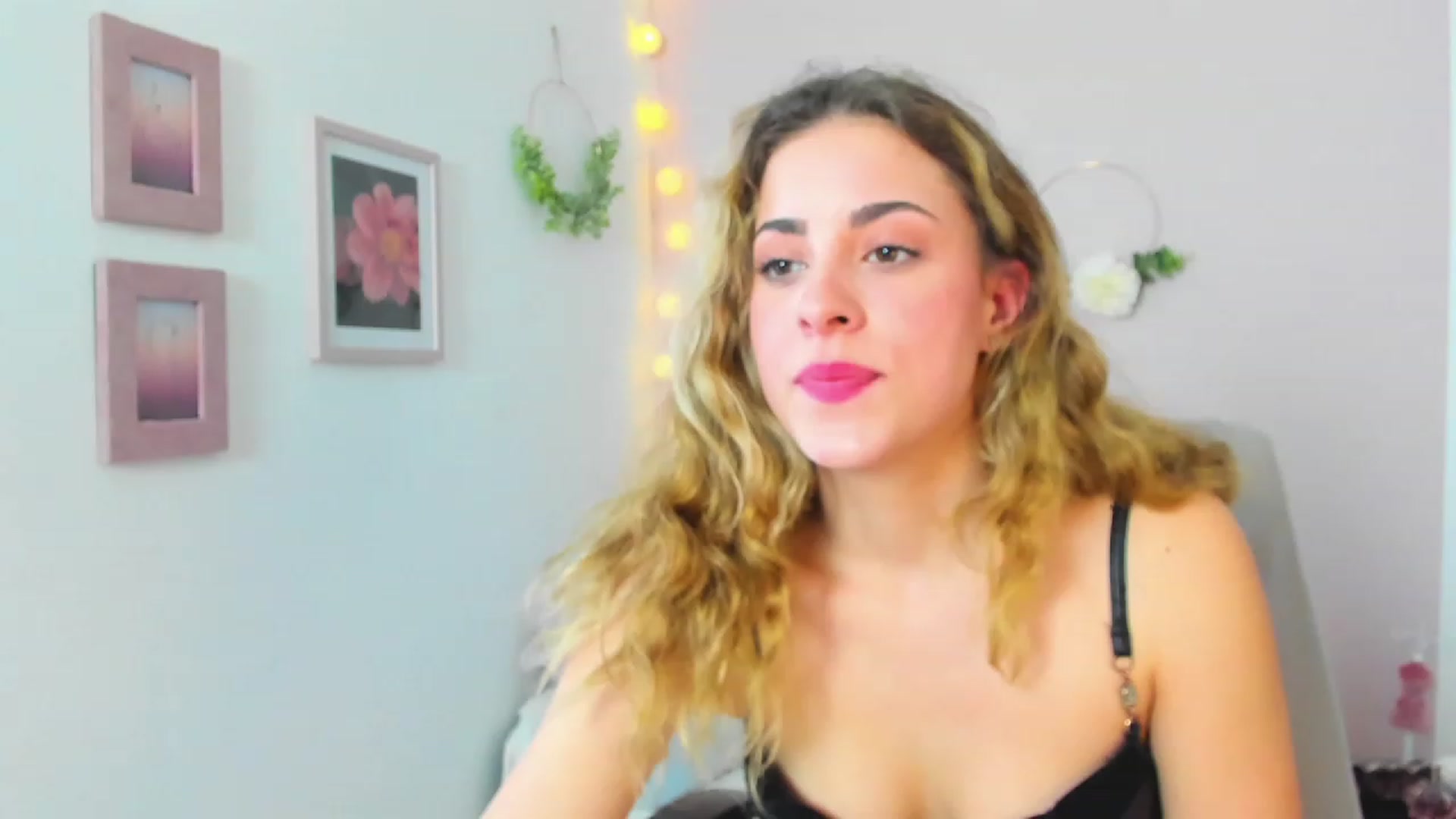 Gallery image thumbnail from Gia_Lopez18's myfreecams stream on, 03/13/2023, 08:57 image 8 of 20