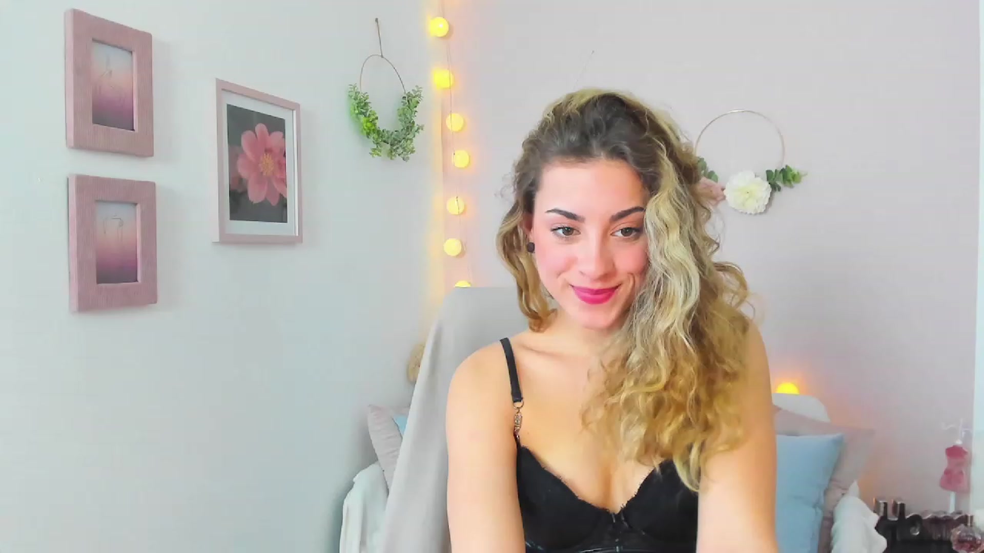 Gallery image thumbnail from Gia_Lopez18's myfreecams stream on, 03/13/2023, 08:57 image 14 of 20